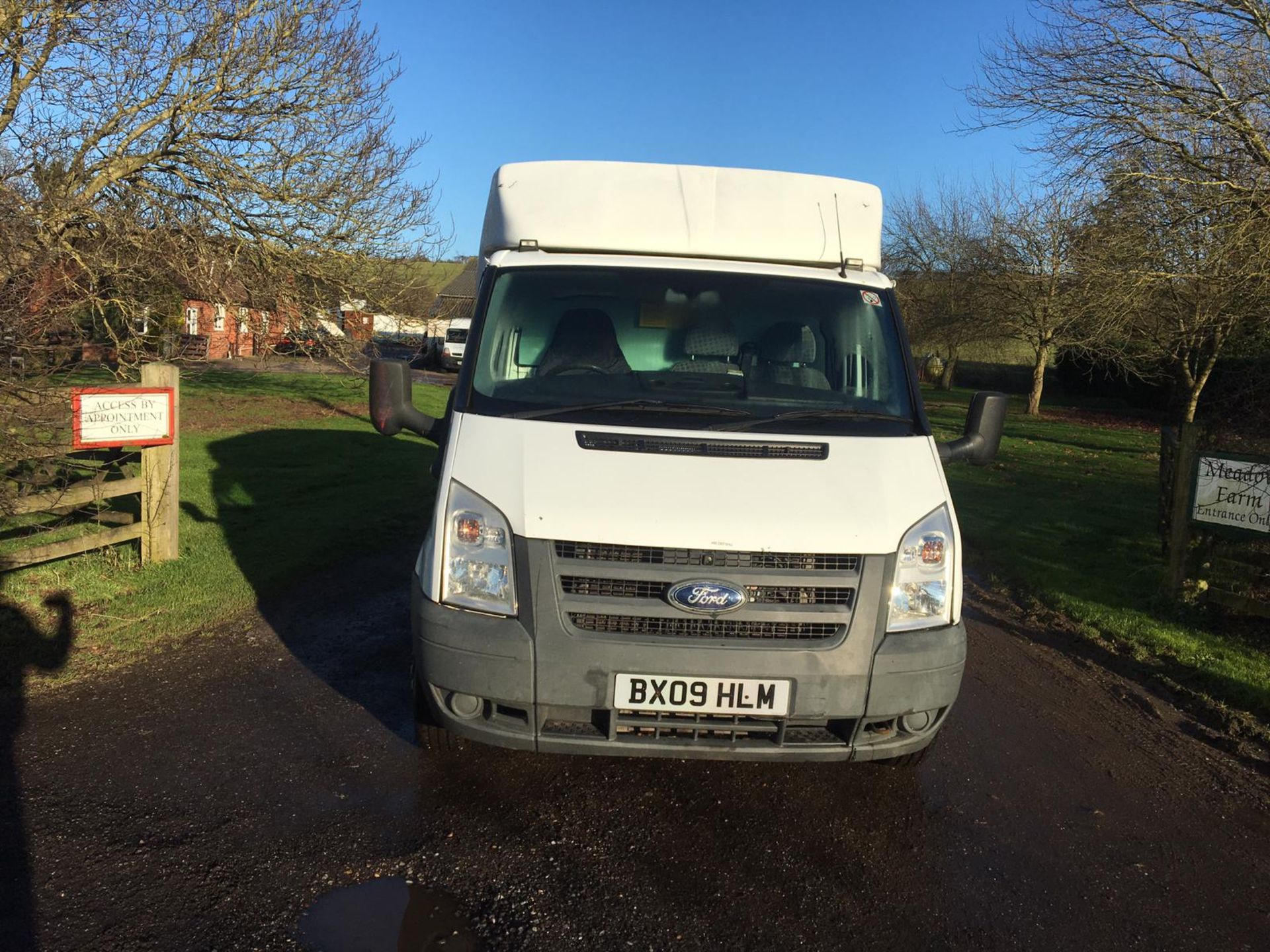 2009/09 REG FORD TRANSIT 100 T350M RWD 2.4 DIESEL BOX VAN C/W COMPRESSOR & ELECTRICS *PLUS VAT* - Image 2 of 13