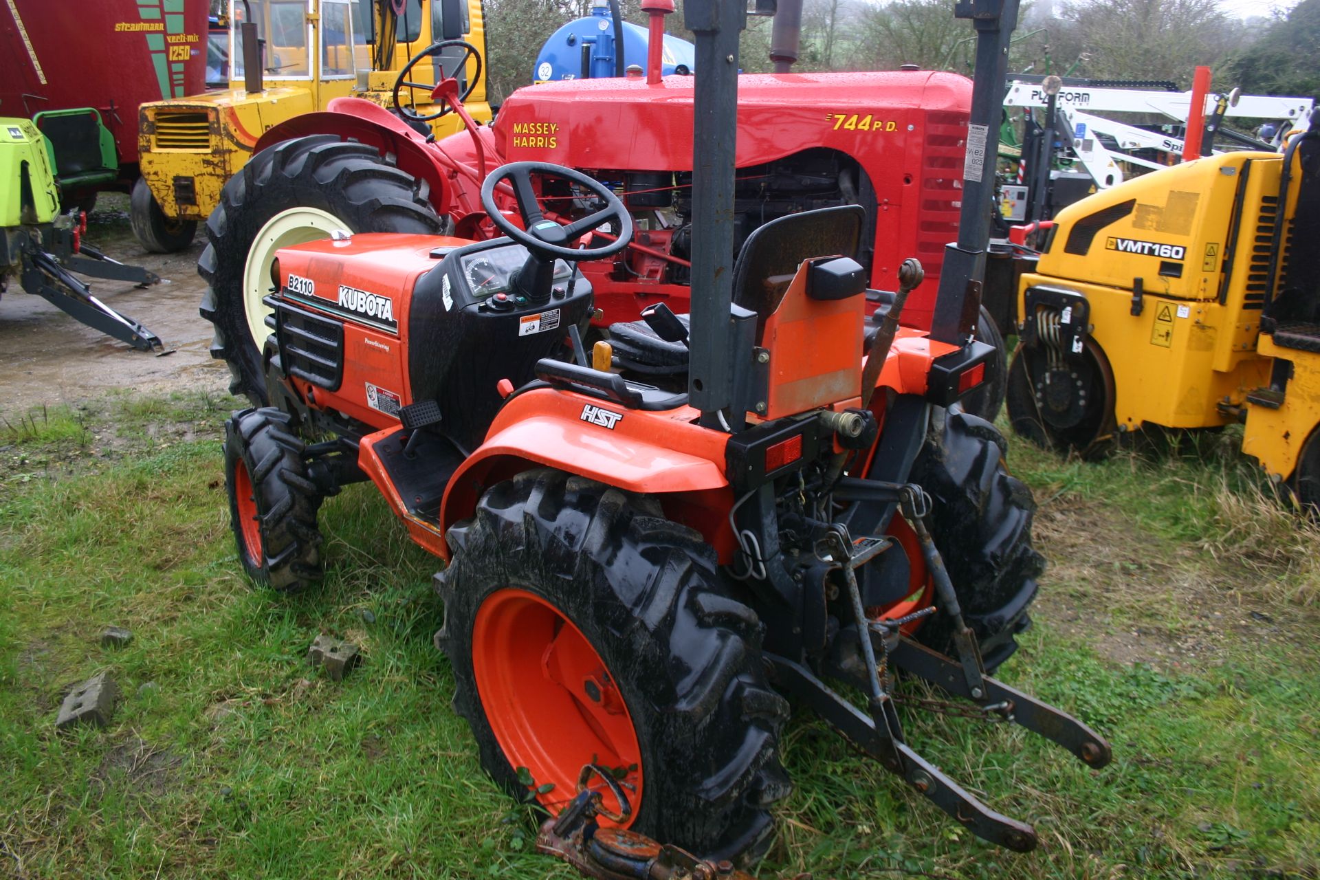 KUBOTA B2110 HST COMPACT TRACTOR 4WD, SHOWING 1189 HOURS, AGRICULTURAL TYRES *PLUS VAT* - Image 2 of 6