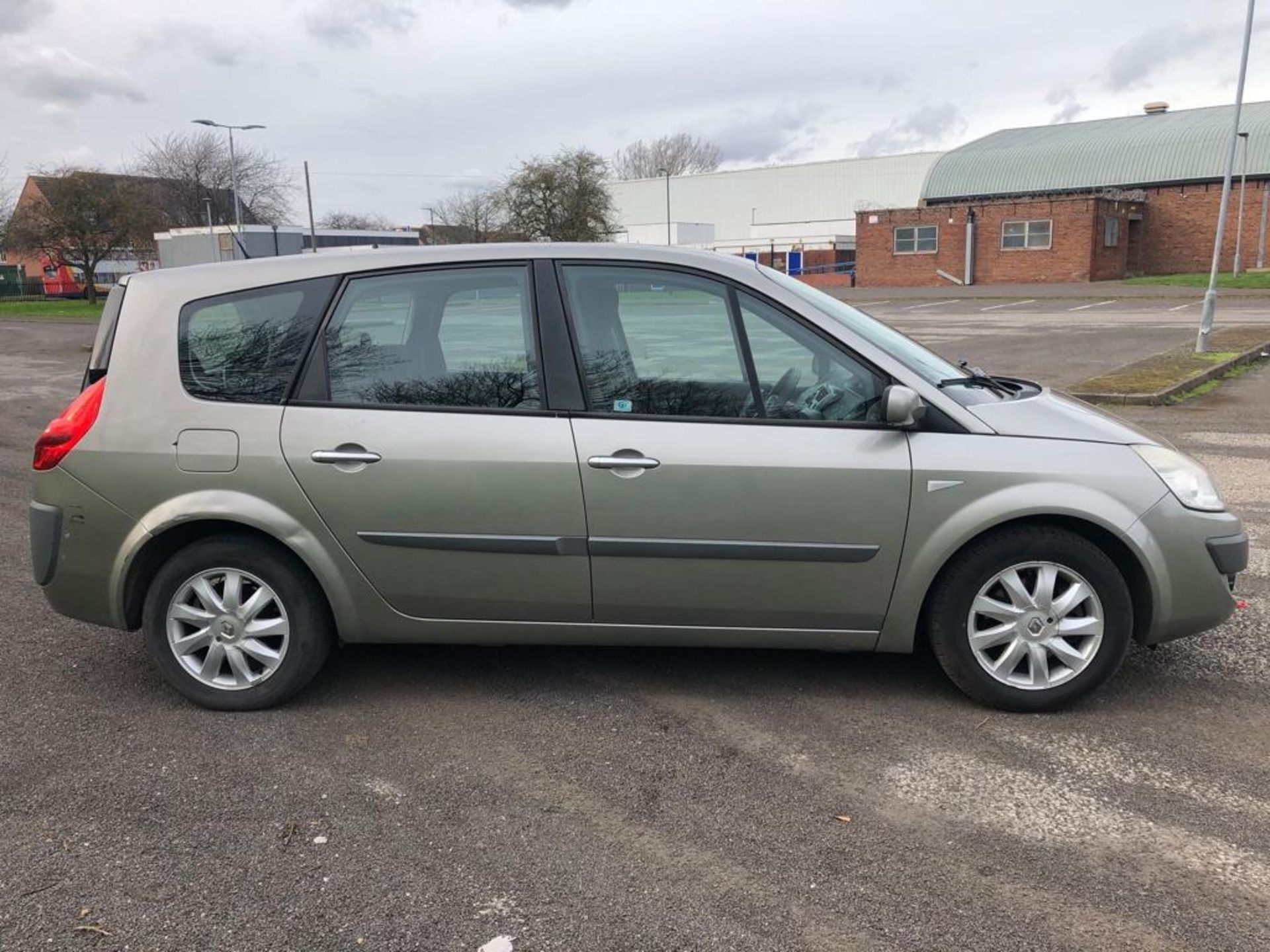 2007/57 REG RENAULT G-SCENIC DYNAMIQUE-7 VVT 1.6 PETROL GREY MPV 7 SEATER *NO VAT* - Image 7 of 11