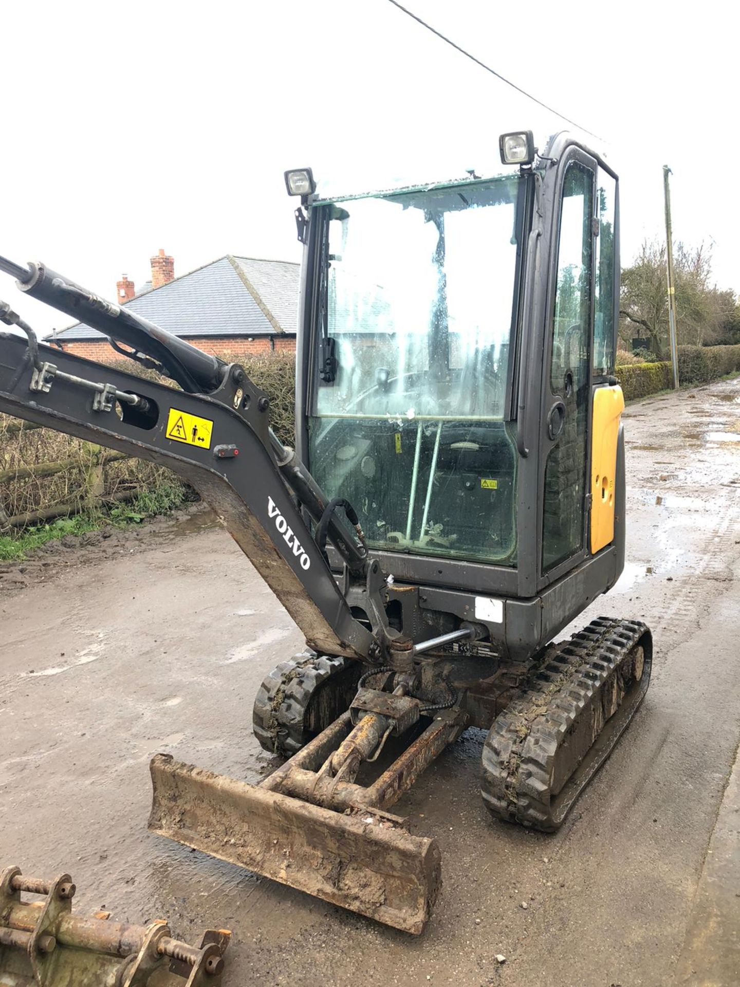 VOLVO EC16C 1.6 TON TRACKED CRAWLER DIGGER / EXCAVATOR, YEAR 2010, C/W 3 X BUCKETS *PLUS VAT* - Image 2 of 6