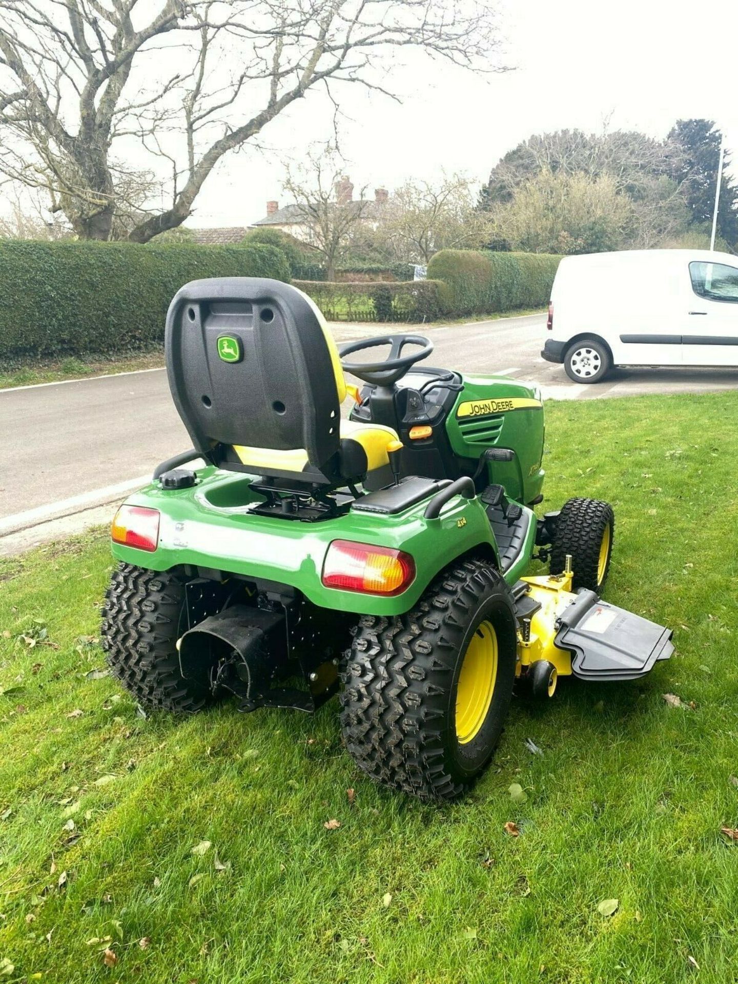 JOHN DEERE X748, 4 WHEEL DRIVE, HYDROSTATIC DRIVE, ONLY 699 HOURS, IMMACULATE CONDITION *PLUS VAT* - Image 6 of 8