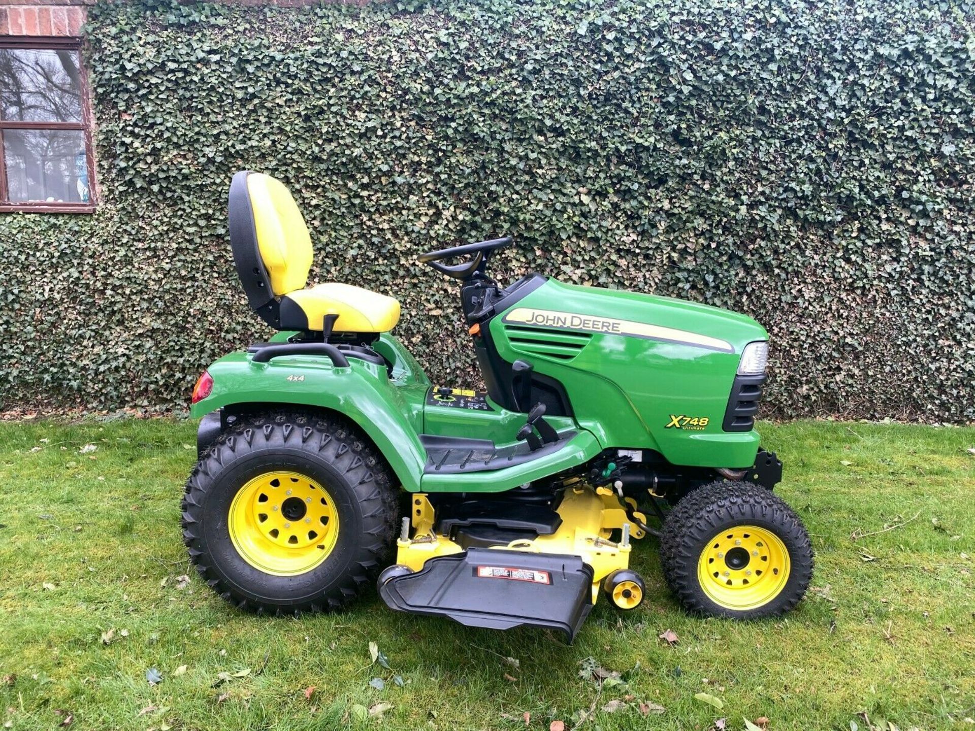 JOHN DEERE X748, 4 WHEEL DRIVE, HYDROSTATIC DRIVE, ONLY 699 HOURS, IMMACULATE CONDITION *PLUS VAT* - Image 3 of 8