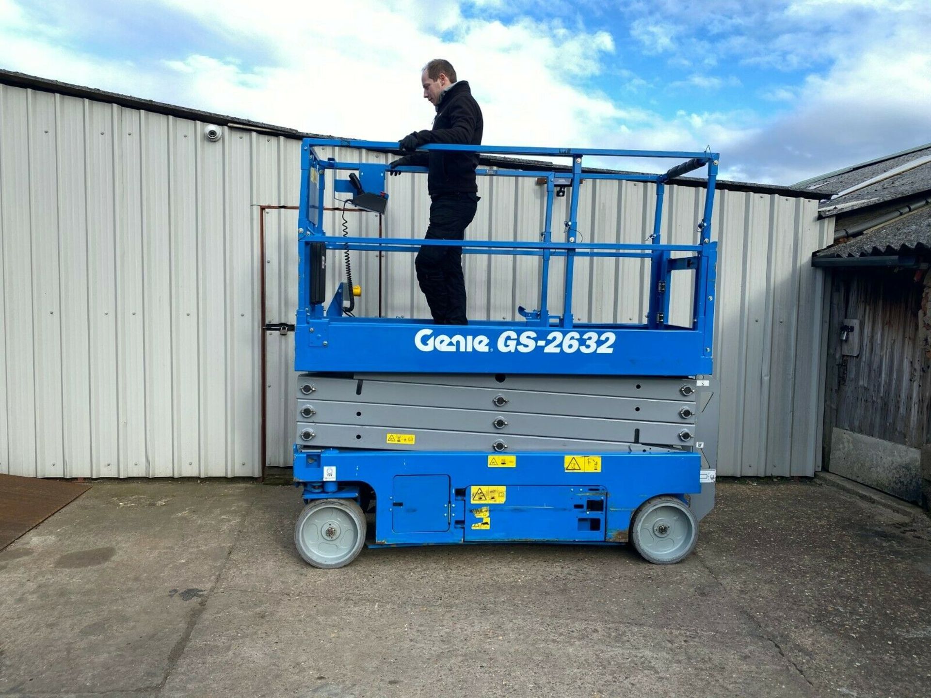 GENIE GS-2632 ACCESS PLATFORM SCISSOR LIFT, YEAR 2014 *PLUS VAT* - Image 6 of 9