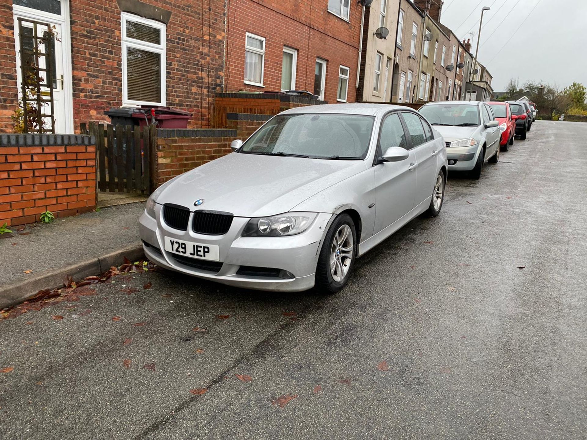 2008/08 REG BMW 320D SE 2.0 DIESEL SILVER 4 DOOR SALOON, SHOWING 5 FORMER KEEPERS *NO VAT* - Image 2 of 11