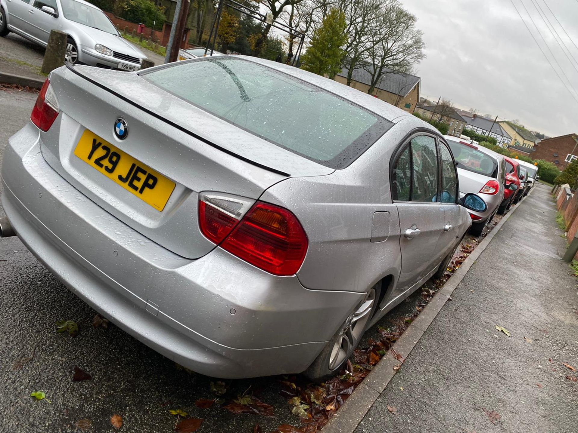 2008/08 REG BMW 320D SE 2.0 DIESEL SILVER 4 DOOR SALOON, SHOWING 5 FORMER KEEPERS *NO VAT* - Image 4 of 11