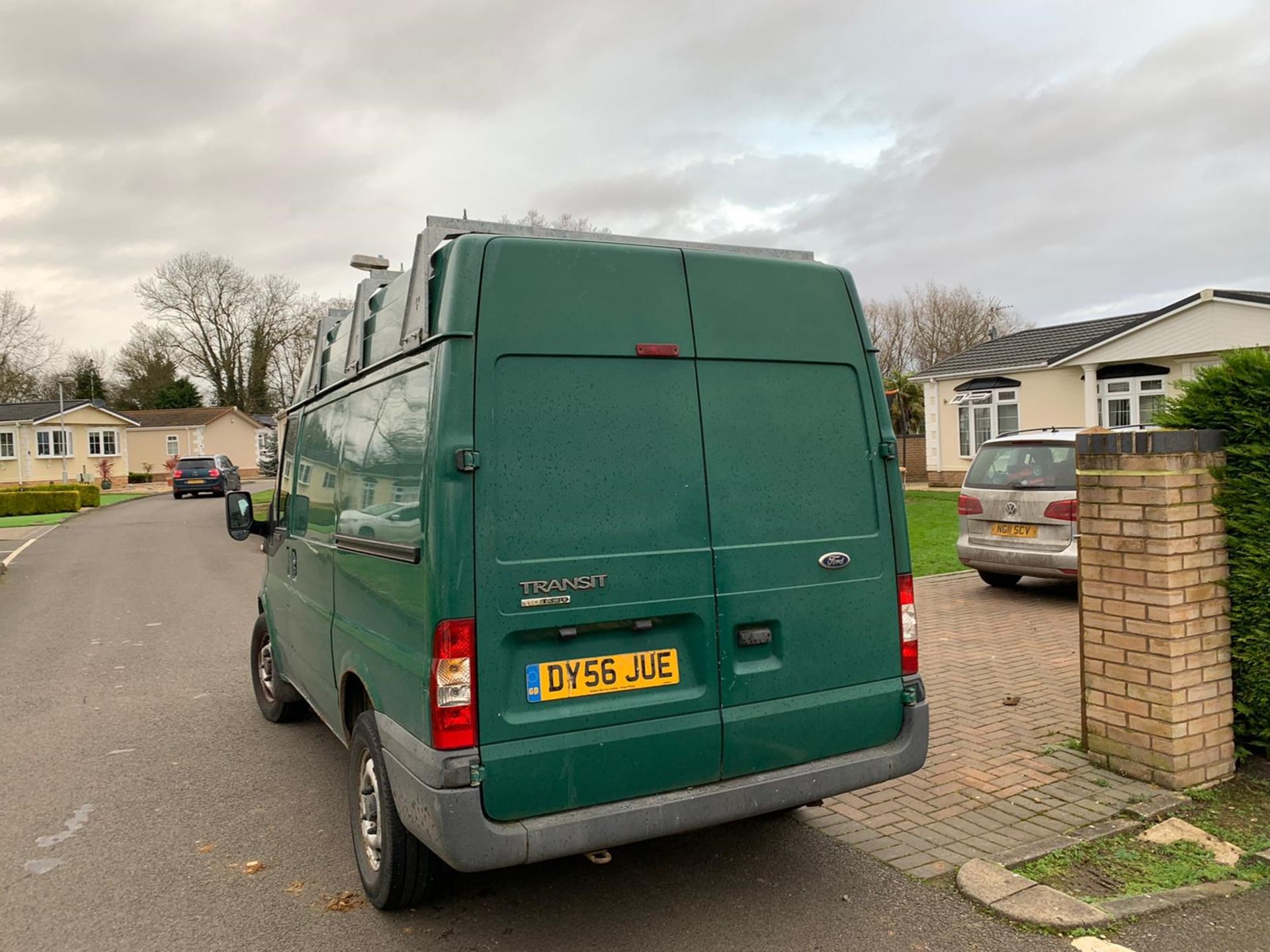 2006/56 REG FORD TRANSIT 110 T330S FWD 2.2 DIESEL GREEN PANEL VAN, SHOWING 1 FORMER KEEPER *NO VAT* - Image 4 of 8