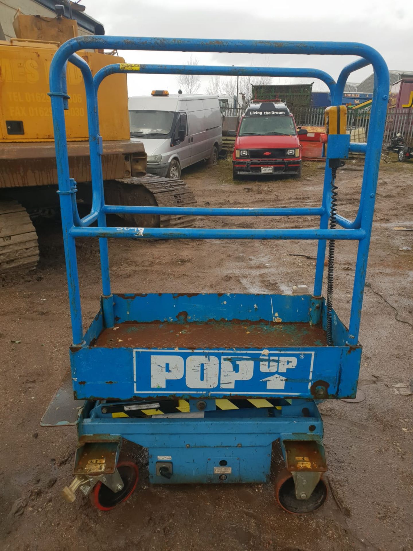 110v / 240v SCISSOR LIFT IN WORKING ORDER, YEAR 2008 *NO VAT* - Image 6 of 8