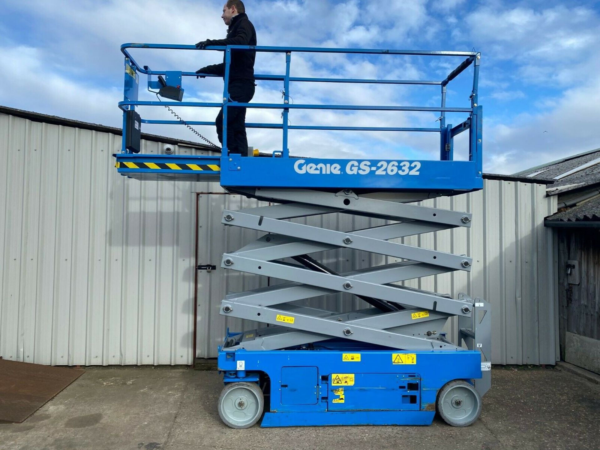 GENIE GS-2632 ACCESS PLATFORM SCISSOR LIFT, YEAR 2014 *PLUS VAT* - Image 4 of 9