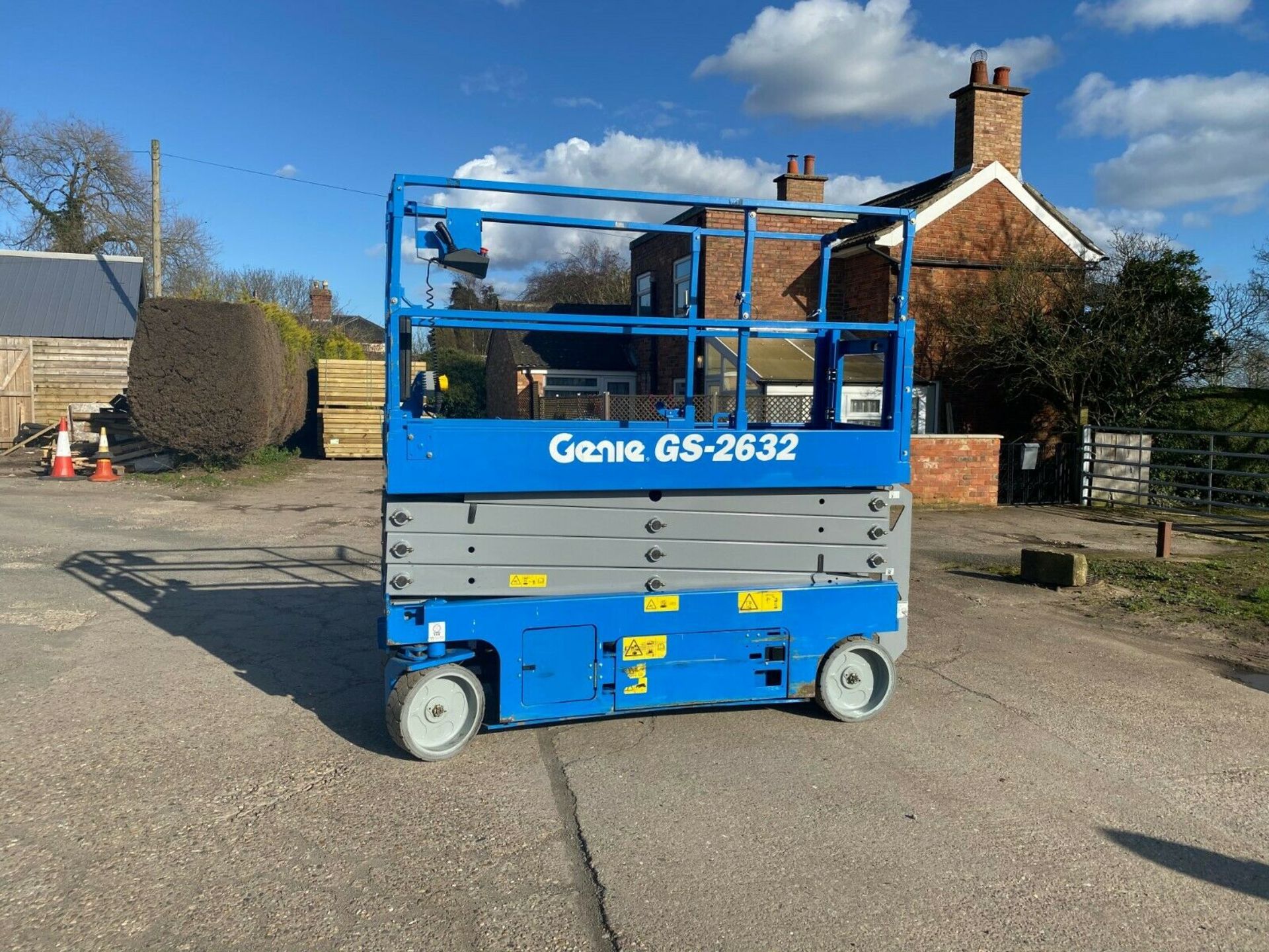 GENIE GS-2632 ACCESS PLATFORM SCISSOR LIFT, YEAR 2014 *PLUS VAT*