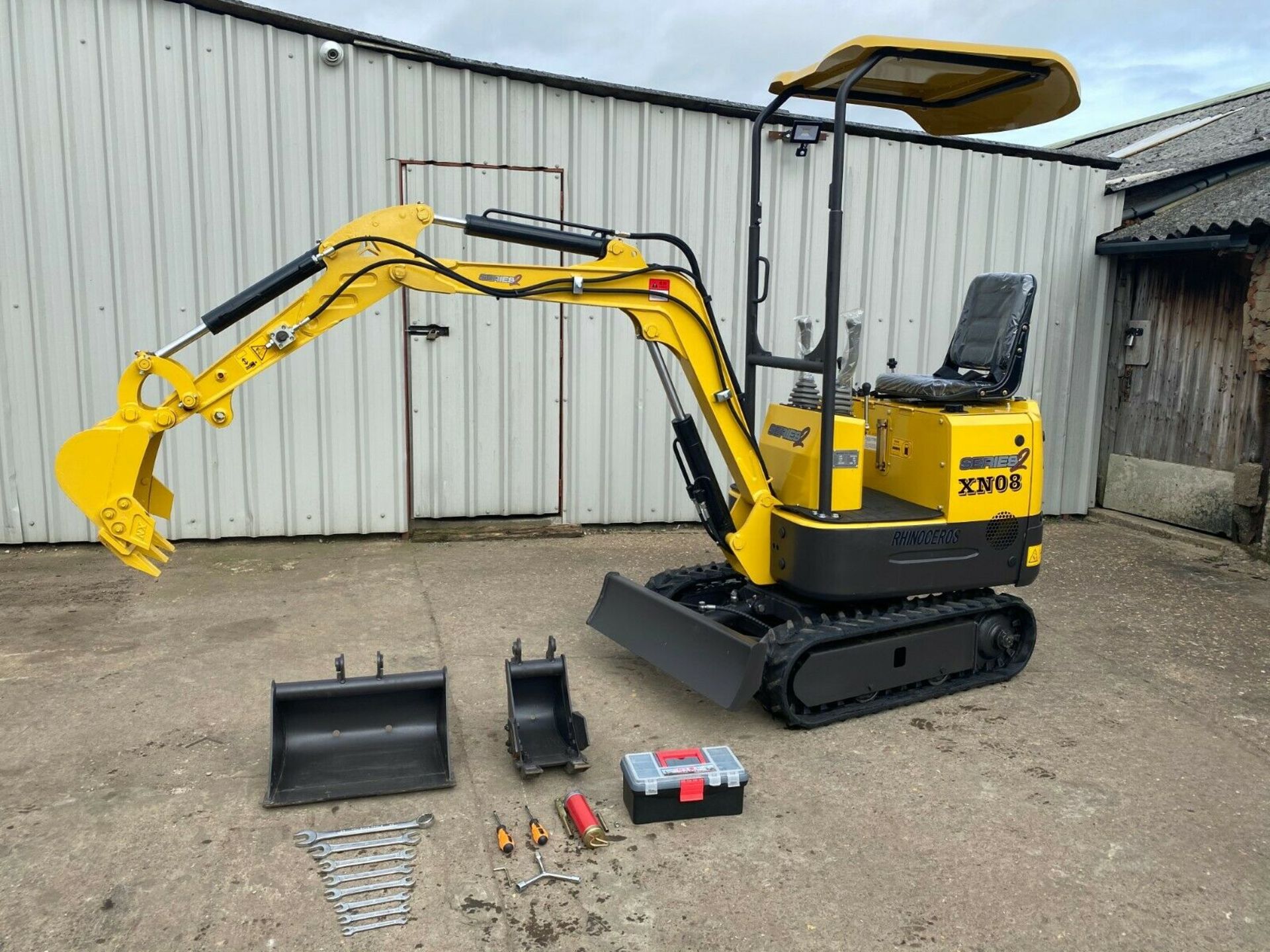 MINI EXCAVATOR RHINOCEROS XN08 BRAND NEW, YEAR 2020, LATEST MODEL SERIES 2, 3 BUCKETS, CE MARKED