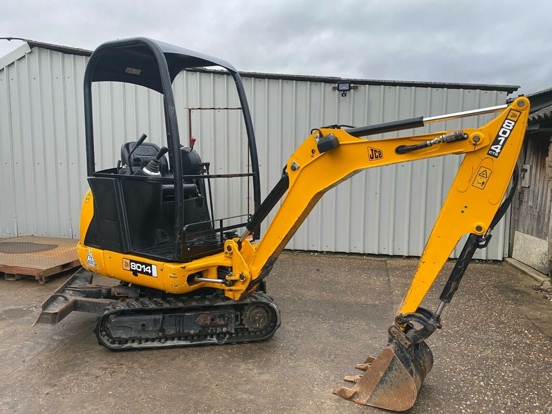 JCB 8014 CTS MINI DIGGER, YEAR 2016, COMPLETE WITH DIGGING BUCKET *PLUS VAT* - Image 2 of 7