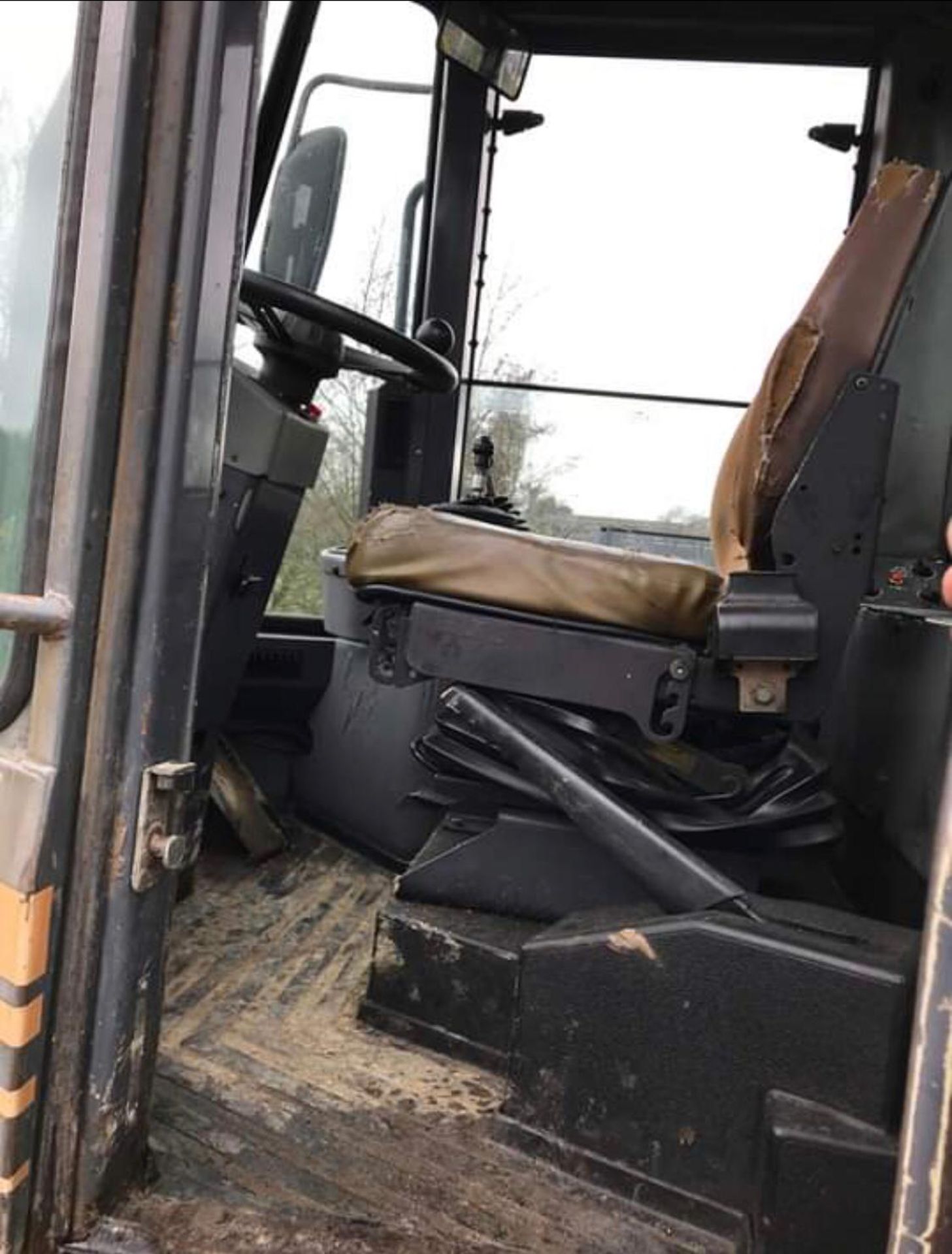 CASE 721B LOADING SHOVEL, YEAR 1996, STILL IN USE, COMES WITH FORK ATTACHMENTS *PLUS VAT* - Image 7 of 11