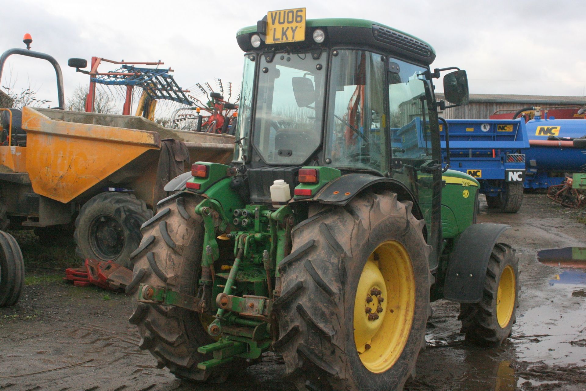 JOHN DEERE 5615F TRACTOR, SHOWING 4073 HOURS, GOOD CONDITION, GOOD YEAR TYRES, READY FOR WORK - Image 5 of 8