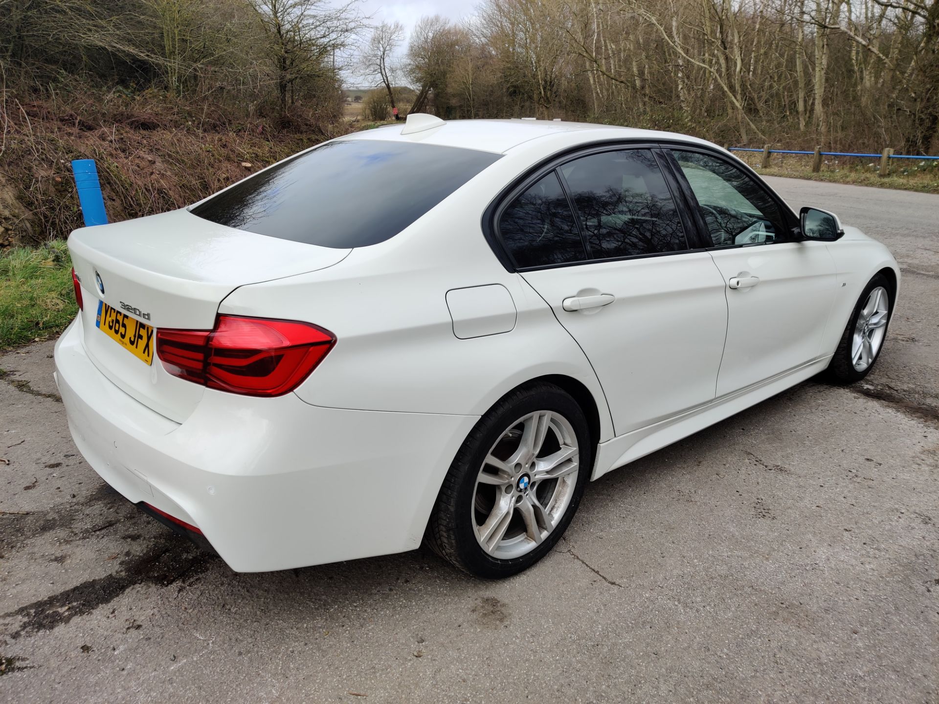 2015/65 REG BMW 318D M SPORT 2.0 DIESEL WHITE 4 DOOR SALOON, SHOWING 0 FORMER KEEPERS *NO VAT* - Image 6 of 23