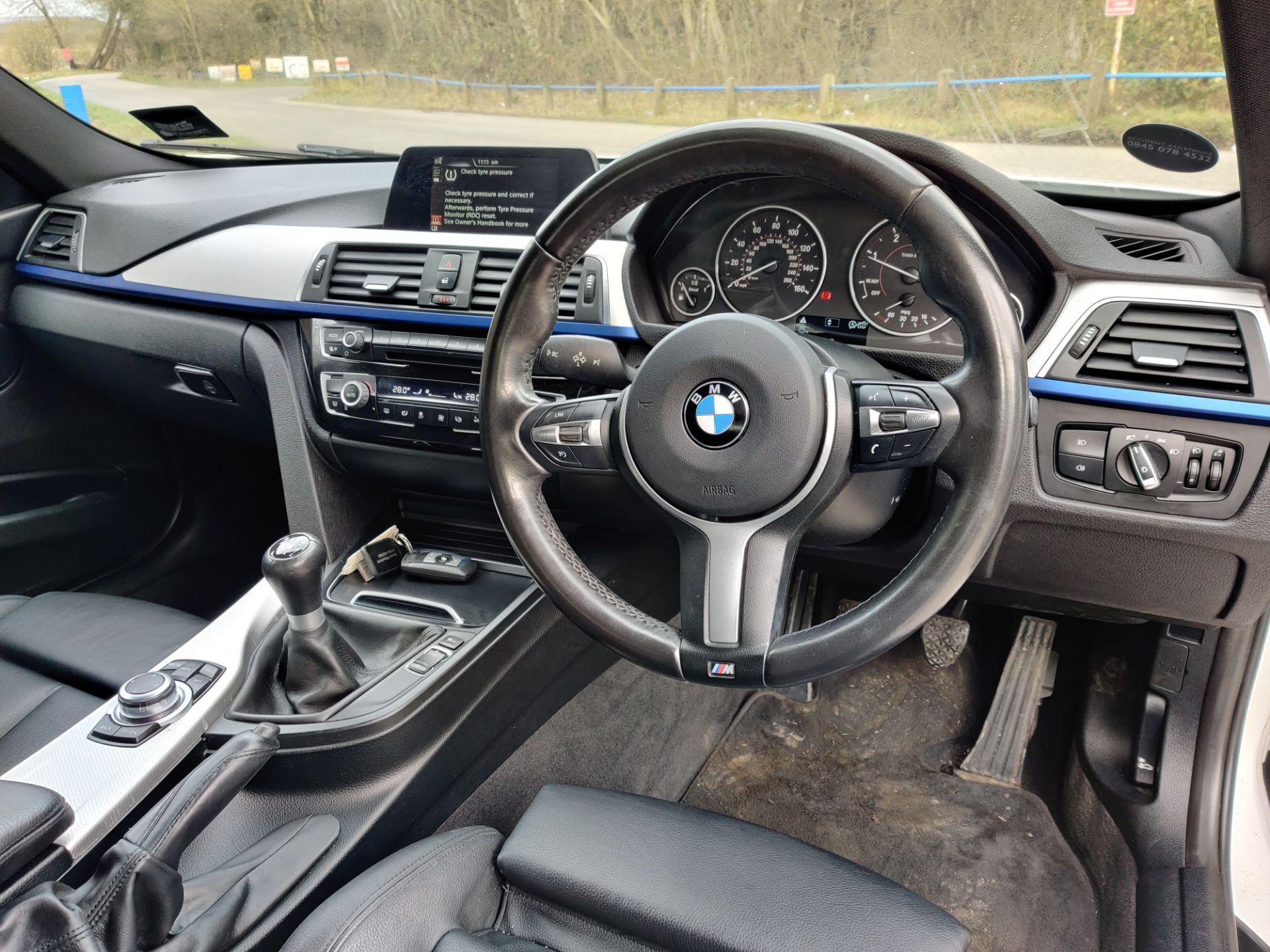 2015/65 REG BMW 318D M SPORT 2.0 DIESEL WHITE 4 DOOR SALOON, SHOWING 0 FORMER KEEPERS *NO VAT* - Image 17 of 23