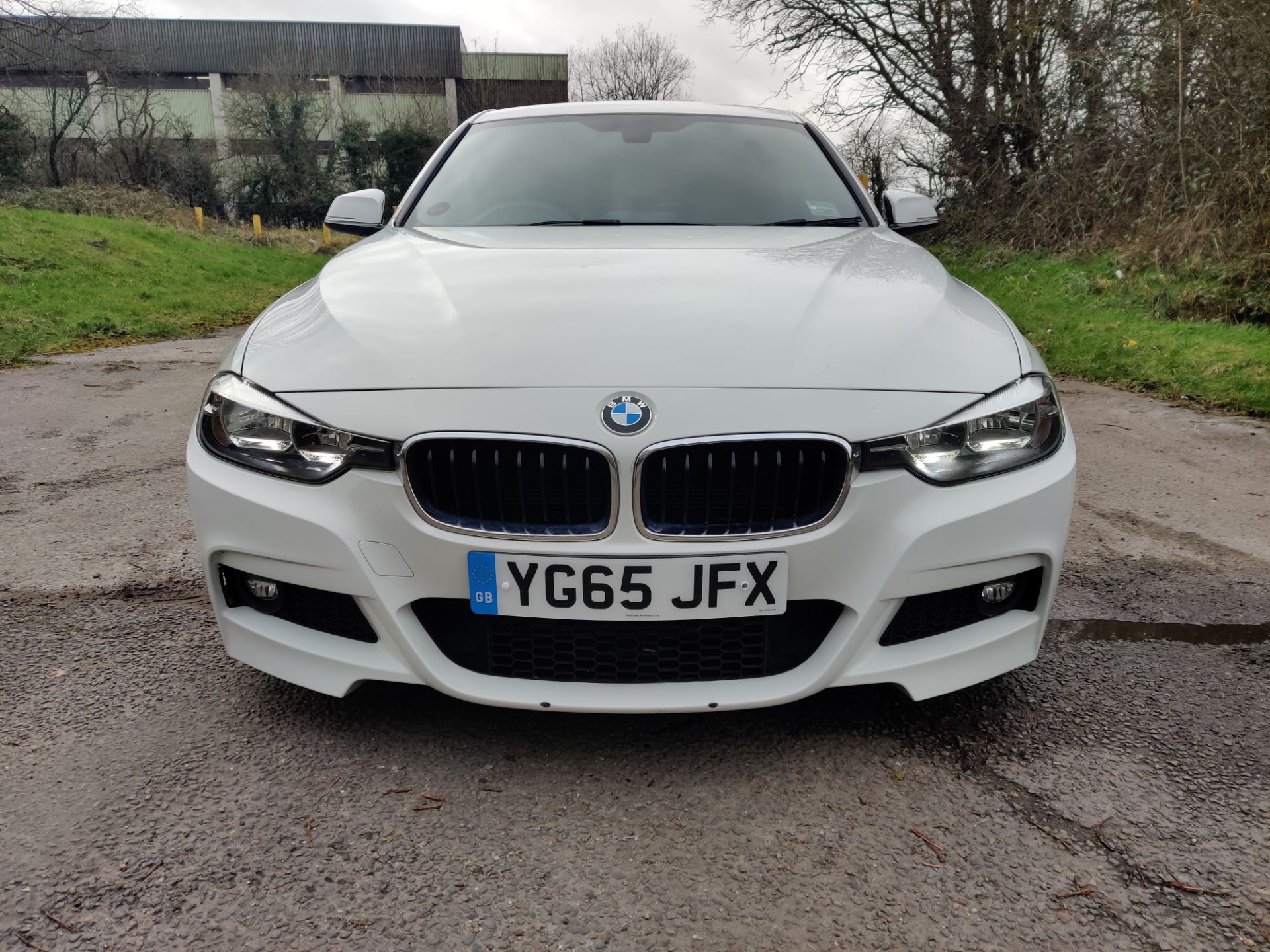 2015/65 REG BMW 318D M SPORT 2.0 DIESEL WHITE 4 DOOR SALOON, SHOWING 0 FORMER KEEPERS *NO VAT* - Image 2 of 23