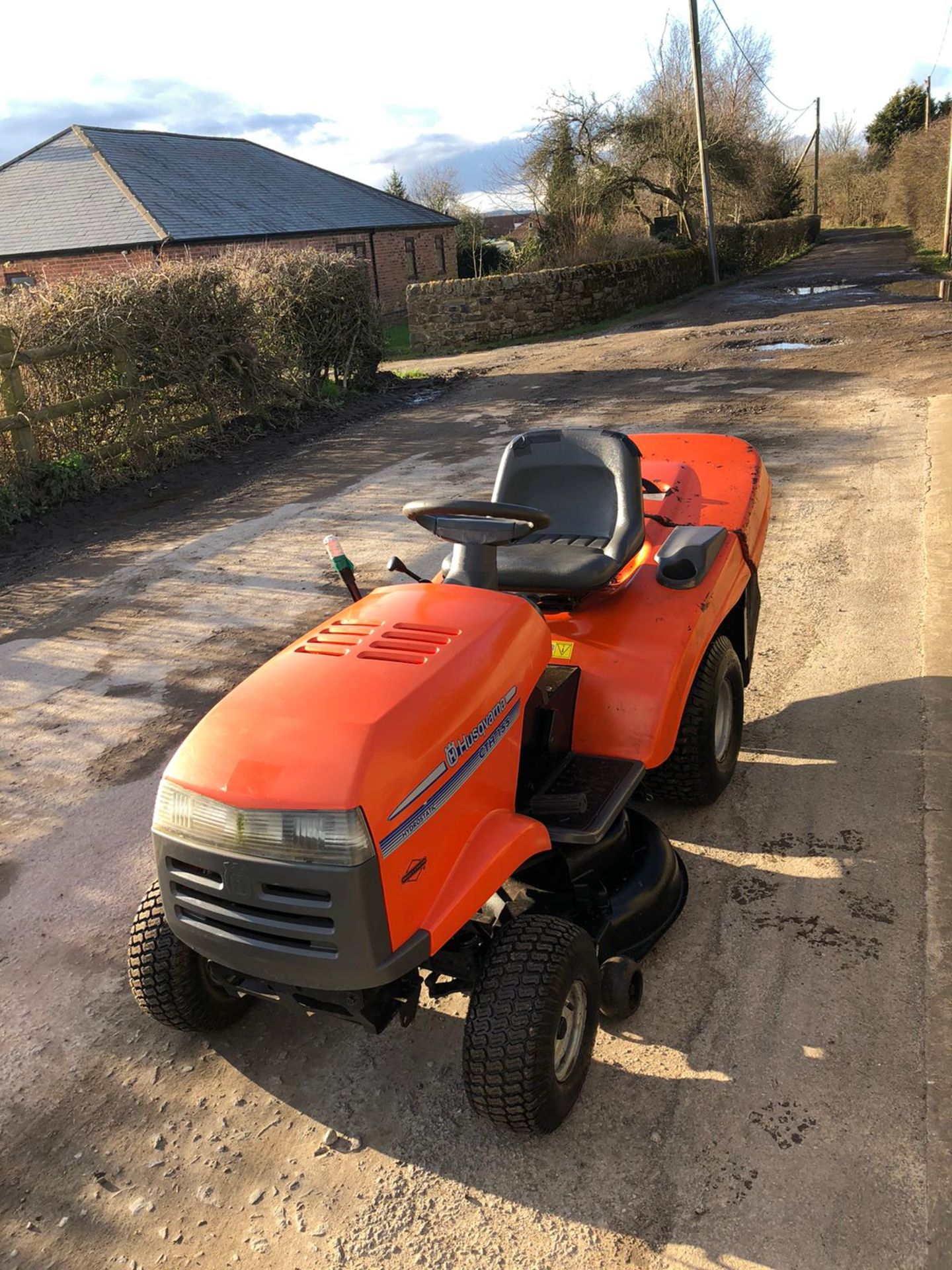 HUSQVARNA LT155 RIDE ON LAWN MOWER, RUNS, WORKS AND CUTS *NO VAT* - Image 3 of 6