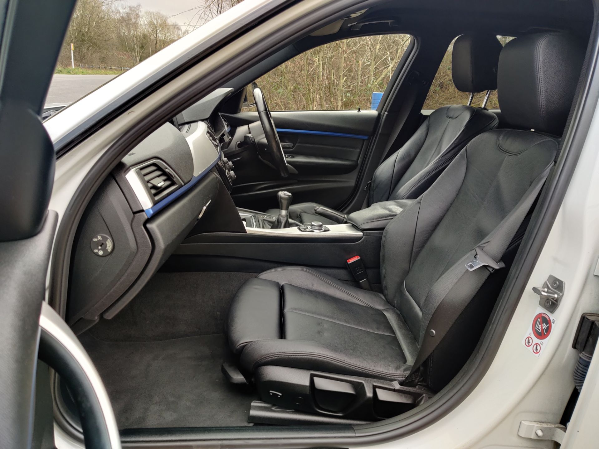 2015/65 REG BMW 318D M SPORT 2.0 DIESEL WHITE 4 DOOR SALOON, SHOWING 0 FORMER KEEPERS *NO VAT* - Image 8 of 23