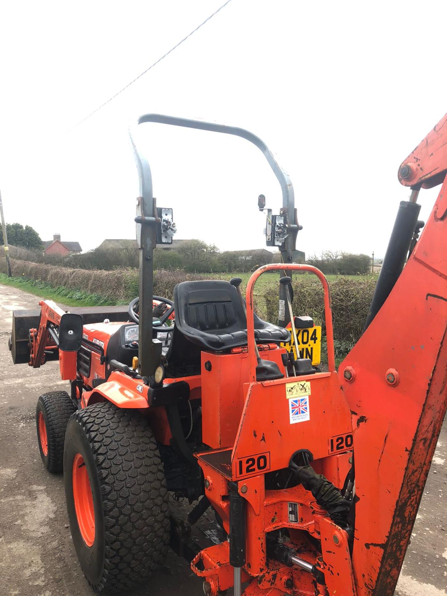 KUBOTA B2110 COMPACT TRACTOR, RUNS AND WORKS WELL, 4 WHEEL DRIVE, LOW HOURS *PLUS VAT* - Image 3 of 6