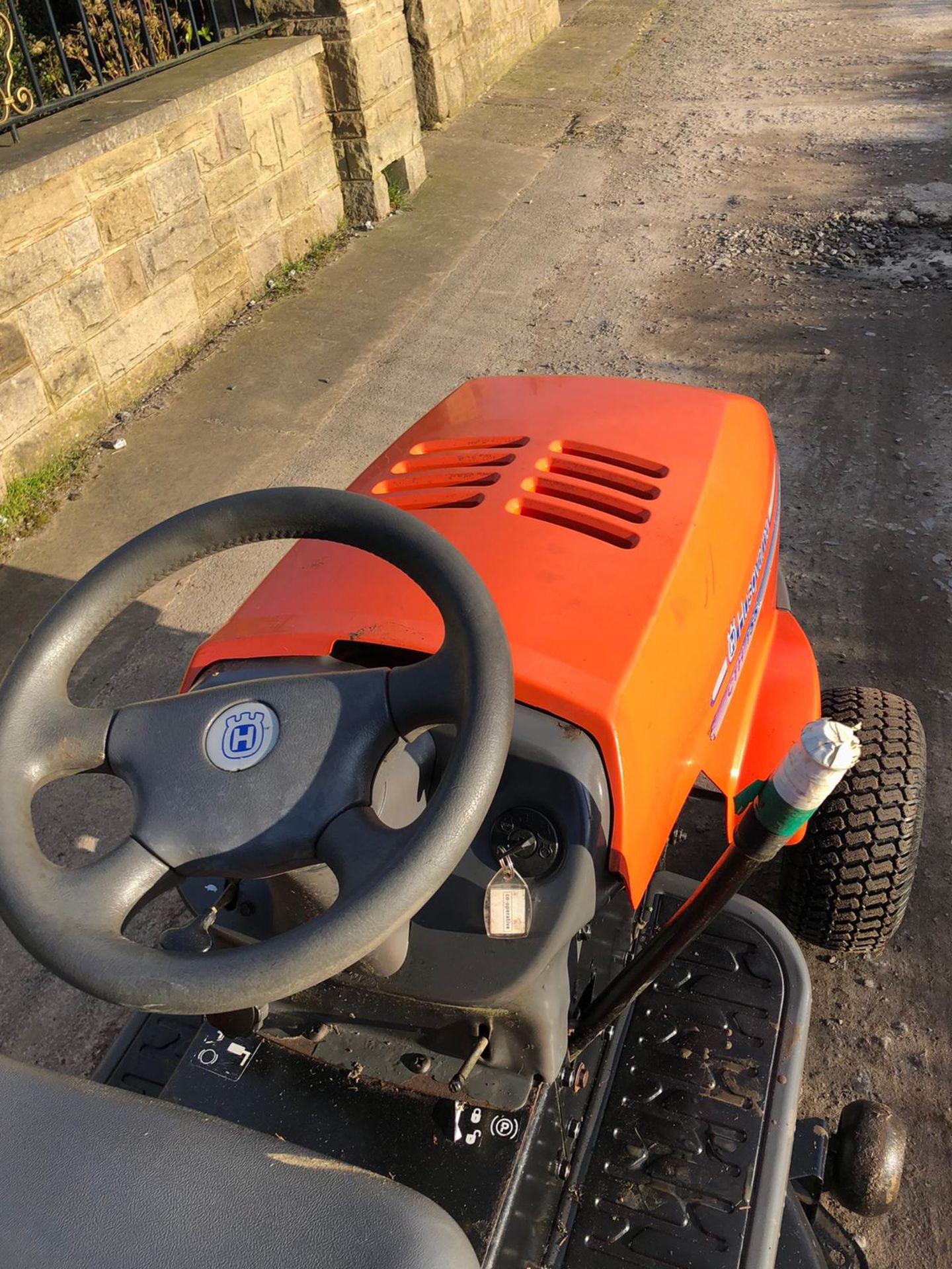 HUSQVARNA LT155 RIDE ON LAWN MOWER, RUNS, WORKS AND CUTS *NO VAT* - Image 4 of 6