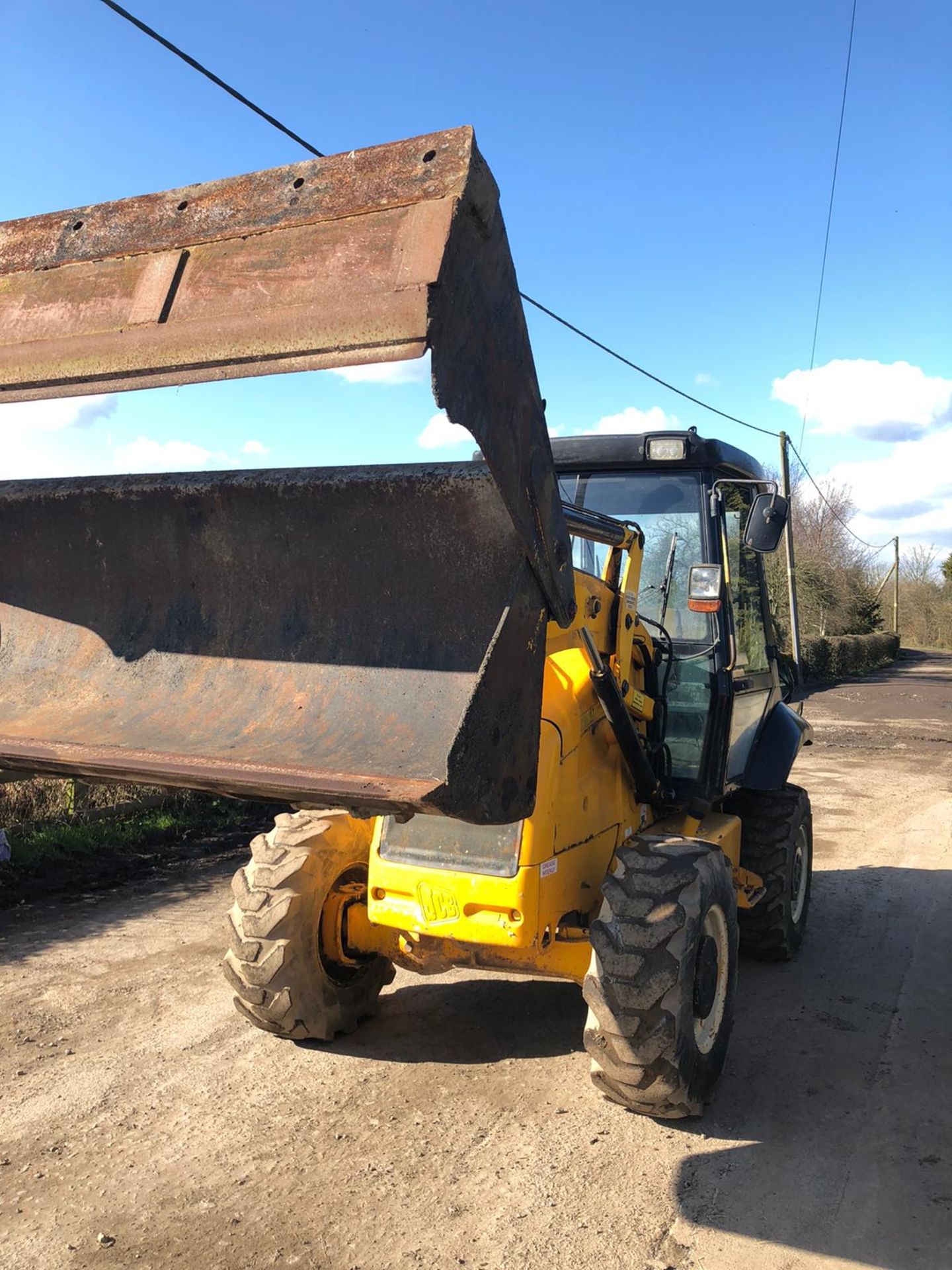 JCB 2CX AIR MASTERS, FULL GLASS CAB, 4 WHEEL DRIVE, 4 IN ONE BUCKET *PLUS VAT* - Image 2 of 7