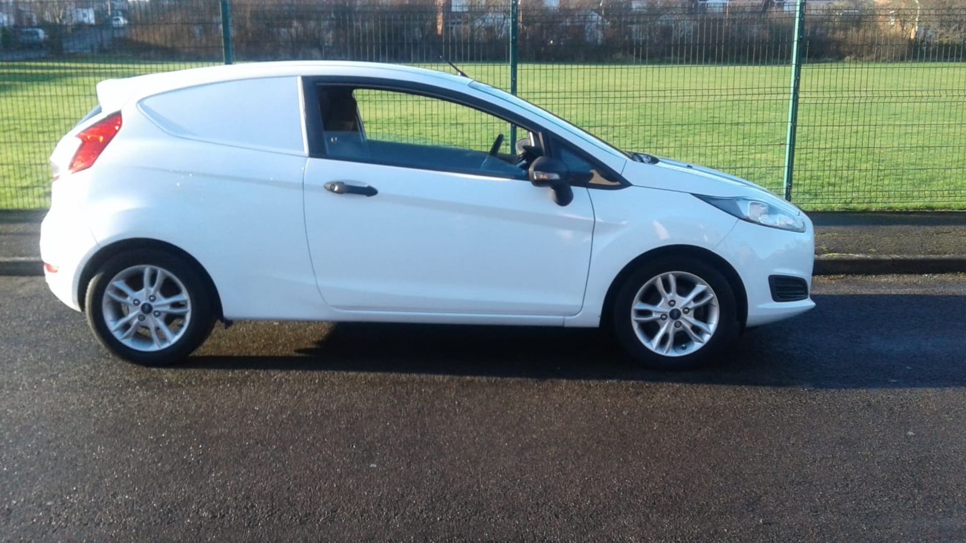 2015/15 REG FORD FIESTA ECONETIC TECH TDCI 1.6 CAR DERIVED VAN, SHOWING 0 FORMER KEEPERS *NO VAT* - Image 7 of 12