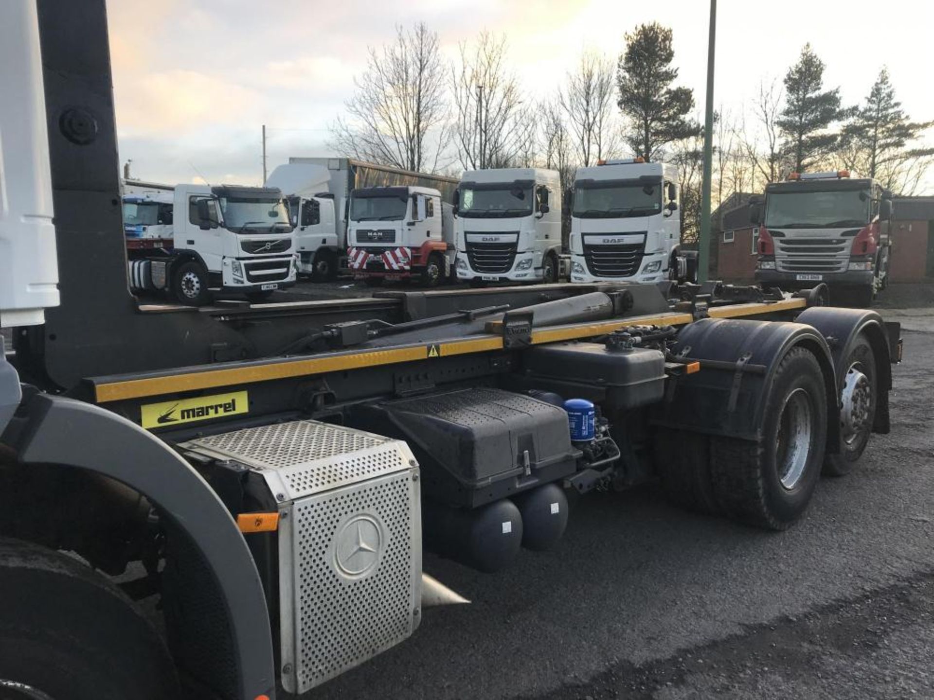 2012/61 REG MERCEDES AXOR 2533L DAY 6X2 HOOK SKIP LOADER WHITE, SHOWING 0 FORMER KEEPERS *PLUS VAT* - Image 9 of 16