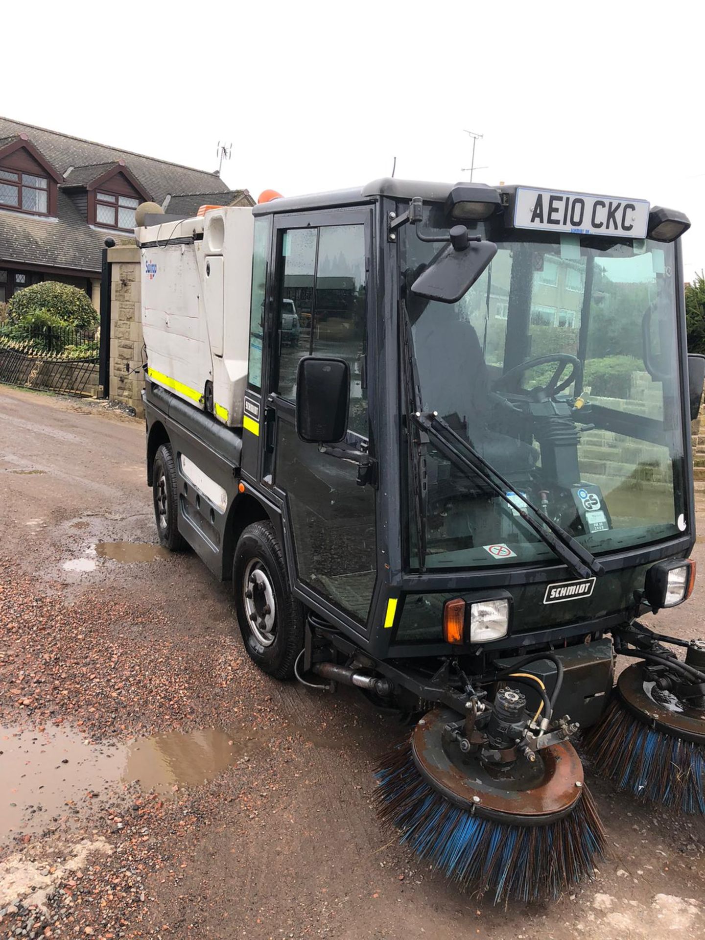 2010/10 REG SCHMIDT SWINGO 200 DIESEL WHITE ROAD SWEEPER, SHOWING 2 FORMER KEEPERS *PLUS VAT* - Image 4 of 7