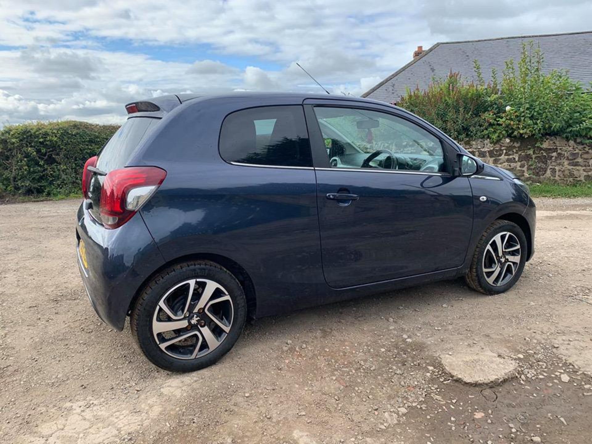 2015/65 REG PEUGEOT 108 ALLURE 1.2 PETROL 3 DOOR HATCHBACK BLUE, SHOWING 1 FORMER KEEPER *NO VAT* - Image 5 of 12