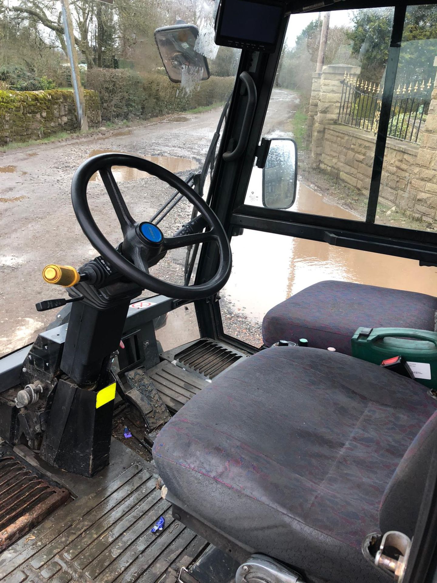 2010/10 REG SCHMIDT SWINGO 200 DIESEL WHITE ROAD SWEEPER, SHOWING 2 FORMER KEEPERS *PLUS VAT* - Image 6 of 7