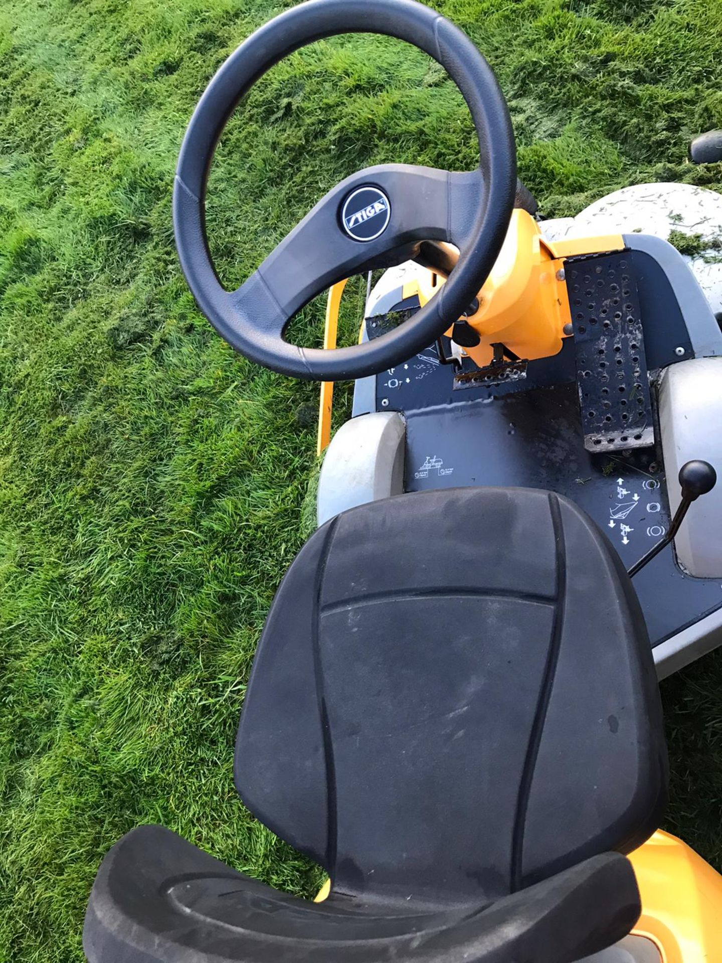 STIGA PARK COMPACT HST RIDE ON LAWN MOWER, RUNS, WORKS & CUTS *NO VAT* - Image 6 of 8