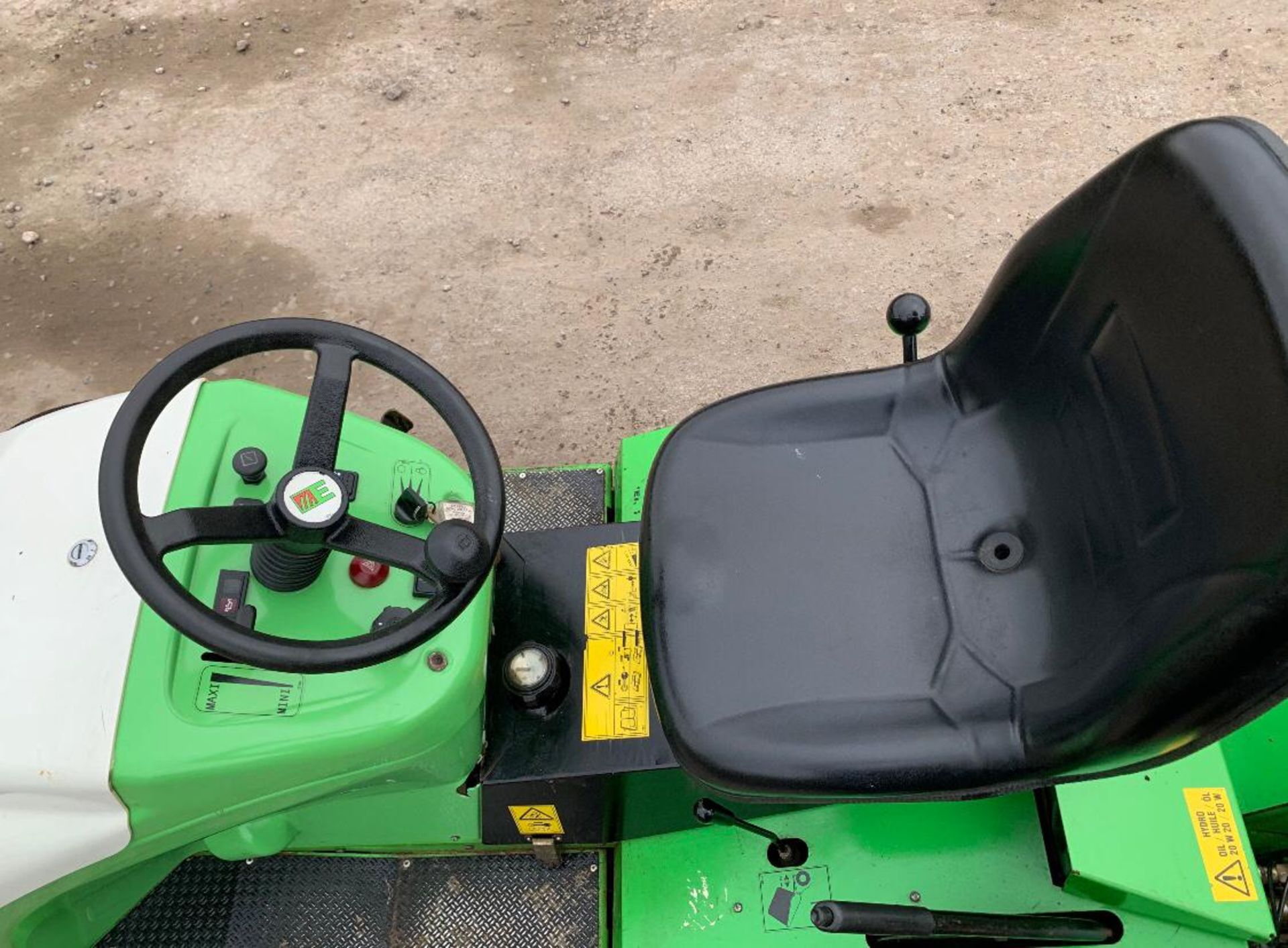 ETESIA MVEHH HYDRO 100 RIDE-ON LAWN MOWER WITH HYDRAULIC COLLECTOR BOX *NO VAT* - Image 7 of 8