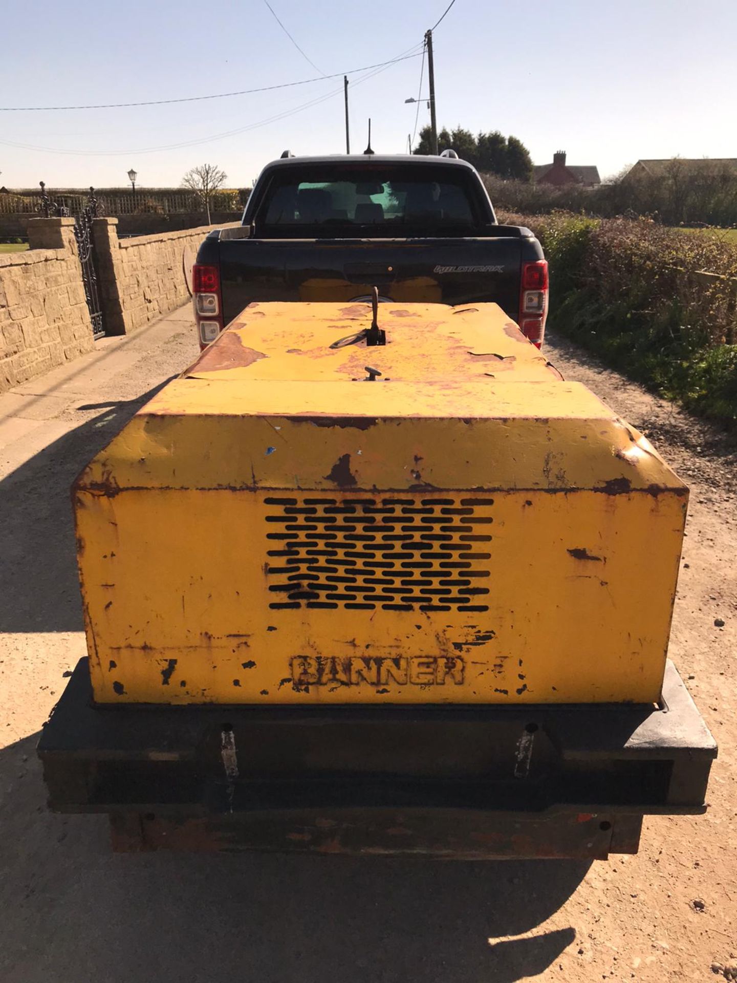 INGERSOLL RAND COMPRESSOR, RUNS AND MAKES AIR, DEUTZ ENGINE *PLUS VAT* - Image 2 of 3