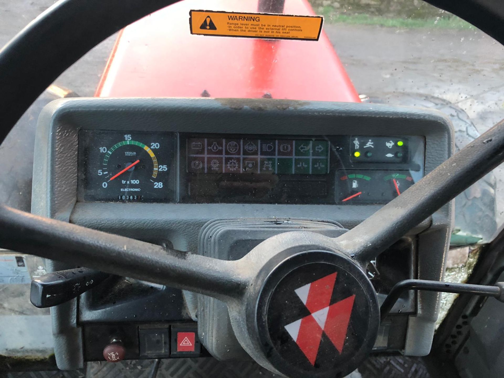 MASSEY FERGUSON 3065 TRACTOR, RUNS AND WORKS, 3 POINT LINKAGE, YEAR 1992, ROAD REGISTERED *PLUS VAT* - Image 7 of 8