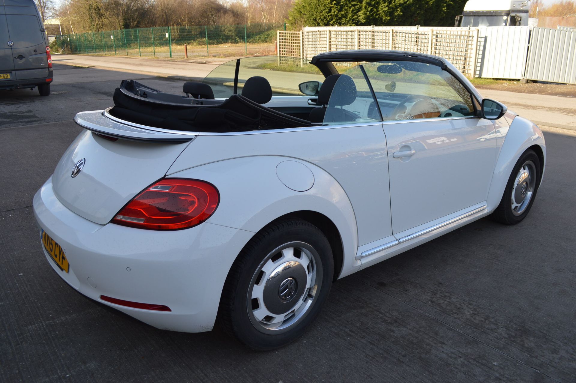 2015/15 REG VOLKSWAGEN BEETLE DESIGN TDI BLUEMOTION 2.0 DIESEL WHITE CONVERTIBLE *NO VAT* - Image 11 of 24