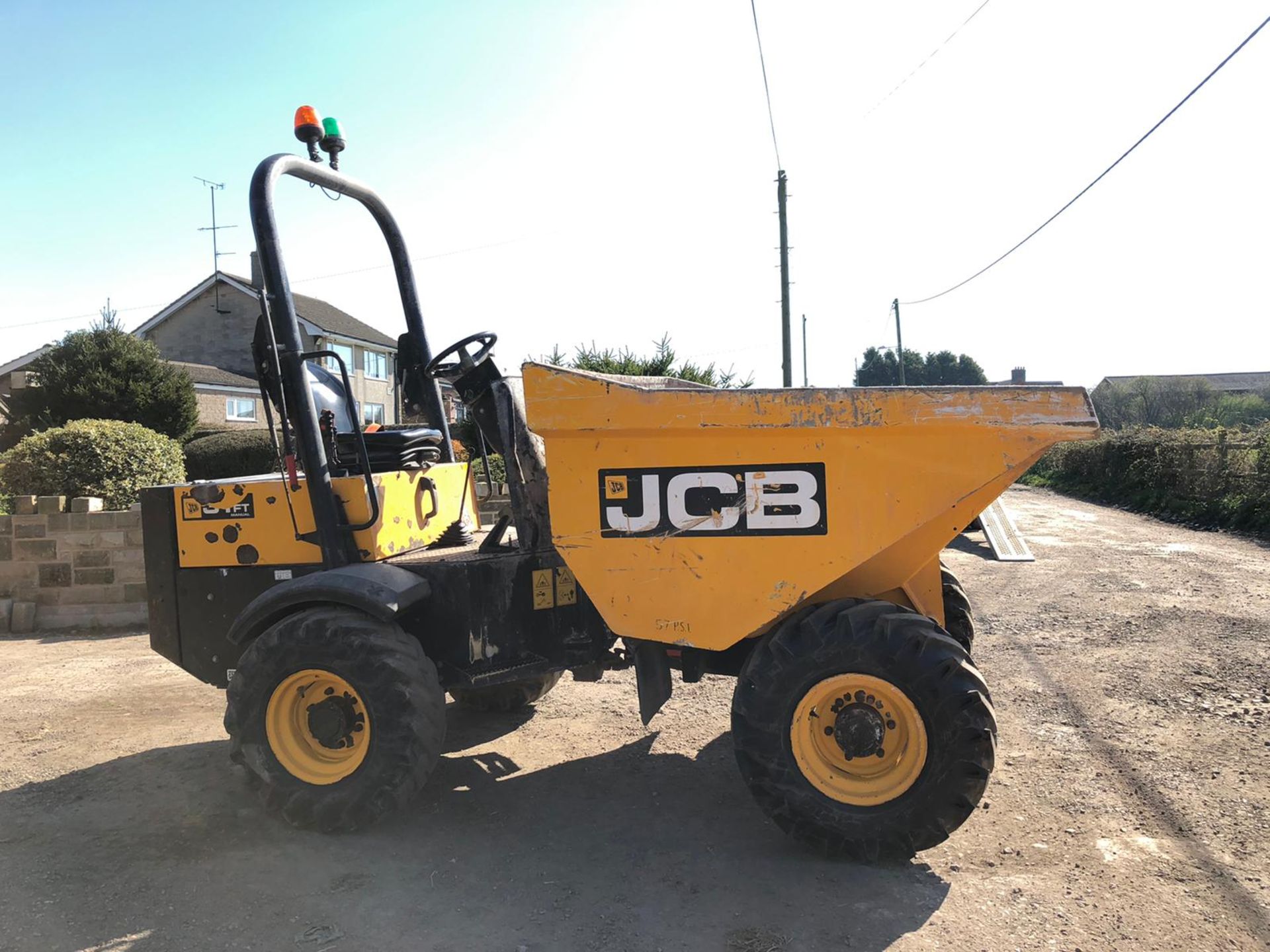 JCB 3 TON STRAIGHT TIP DUMPER, YEAR 2015, RUNS AND WORKS WELL, SHOWING 1349 HOURS *PLUS VAT* - Image 2 of 4