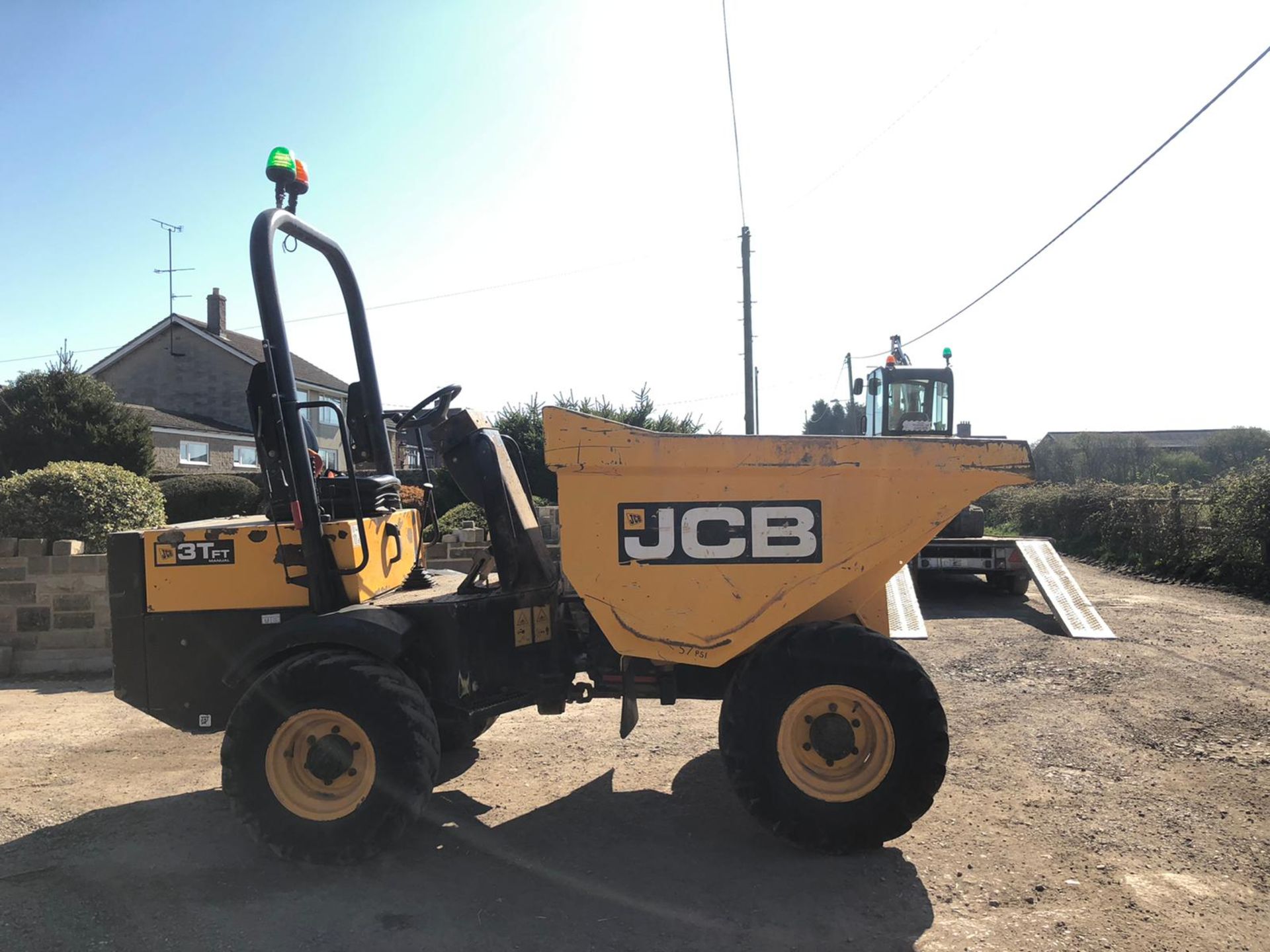 JCB 3 TON STRAIGHT TIP DUMPER, YEAR 2015, RUNS AND WORKS WELL, SHOWING 1158 HOURS *PLUS VAT* - Image 4 of 4