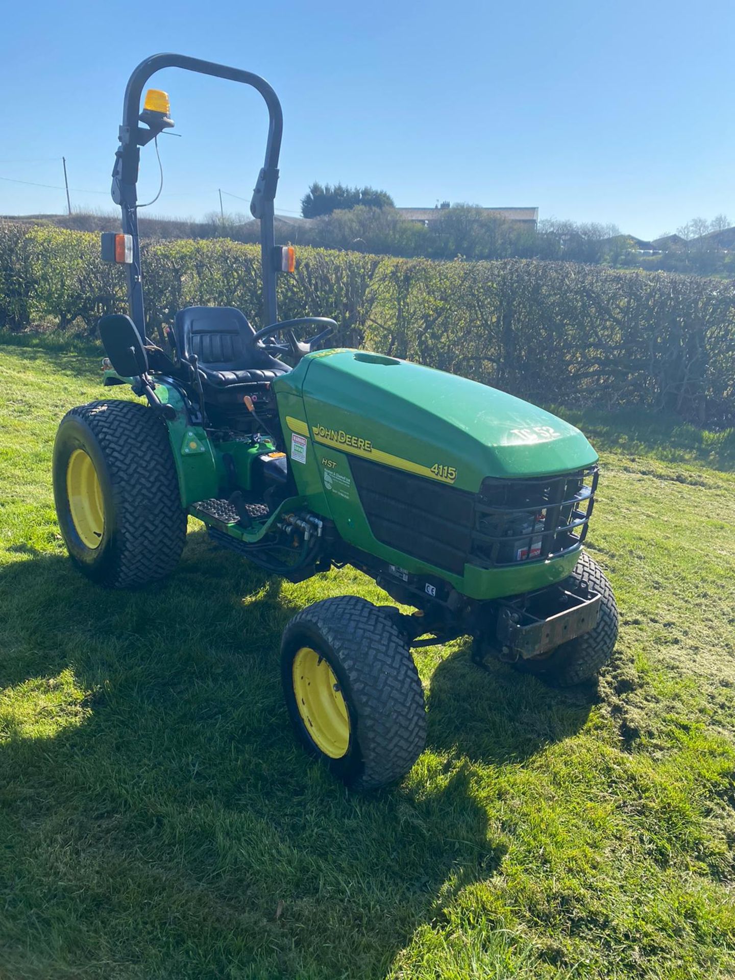 54 REG JOHN DEERE 4115 HYDROSTATIC COMPACT TRACTOR, RUNS, WORKS, DOES WHAT IT SHOULD *PLUS VAT* - Image 2 of 9