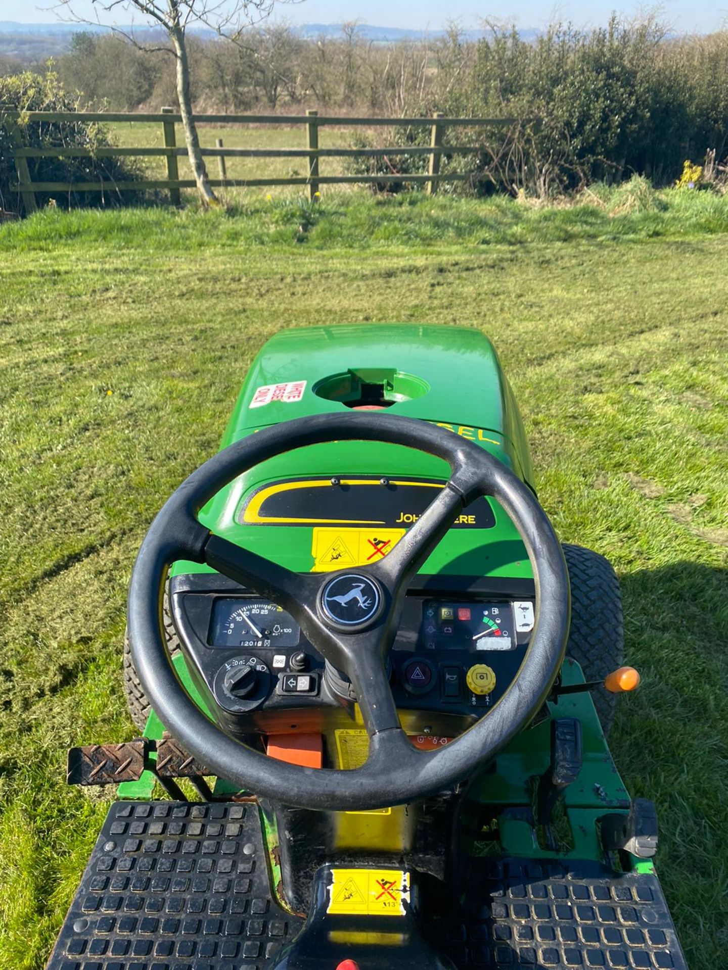 54 REG JOHN DEERE 4115 HYDROSTATIC COMPACT TRACTOR, RUNS, WORKS, DOES WHAT IT SHOULD *PLUS VAT* - Image 5 of 9