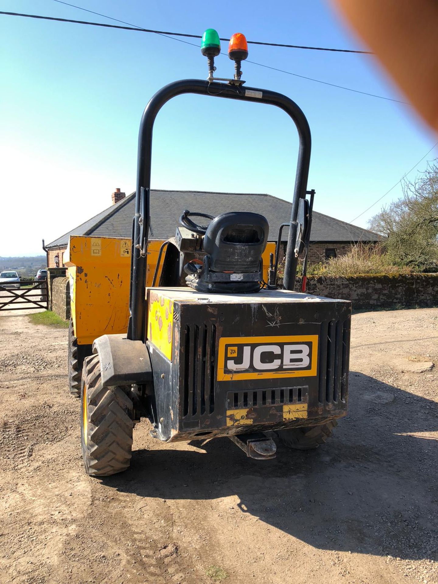 JCB 3 TON STRAIGHT TIP DUMPER, YEAR 2015, RUNS AND WORKS WELL, SHOWING 1349 HOURS *PLUS VAT* - Image 4 of 4