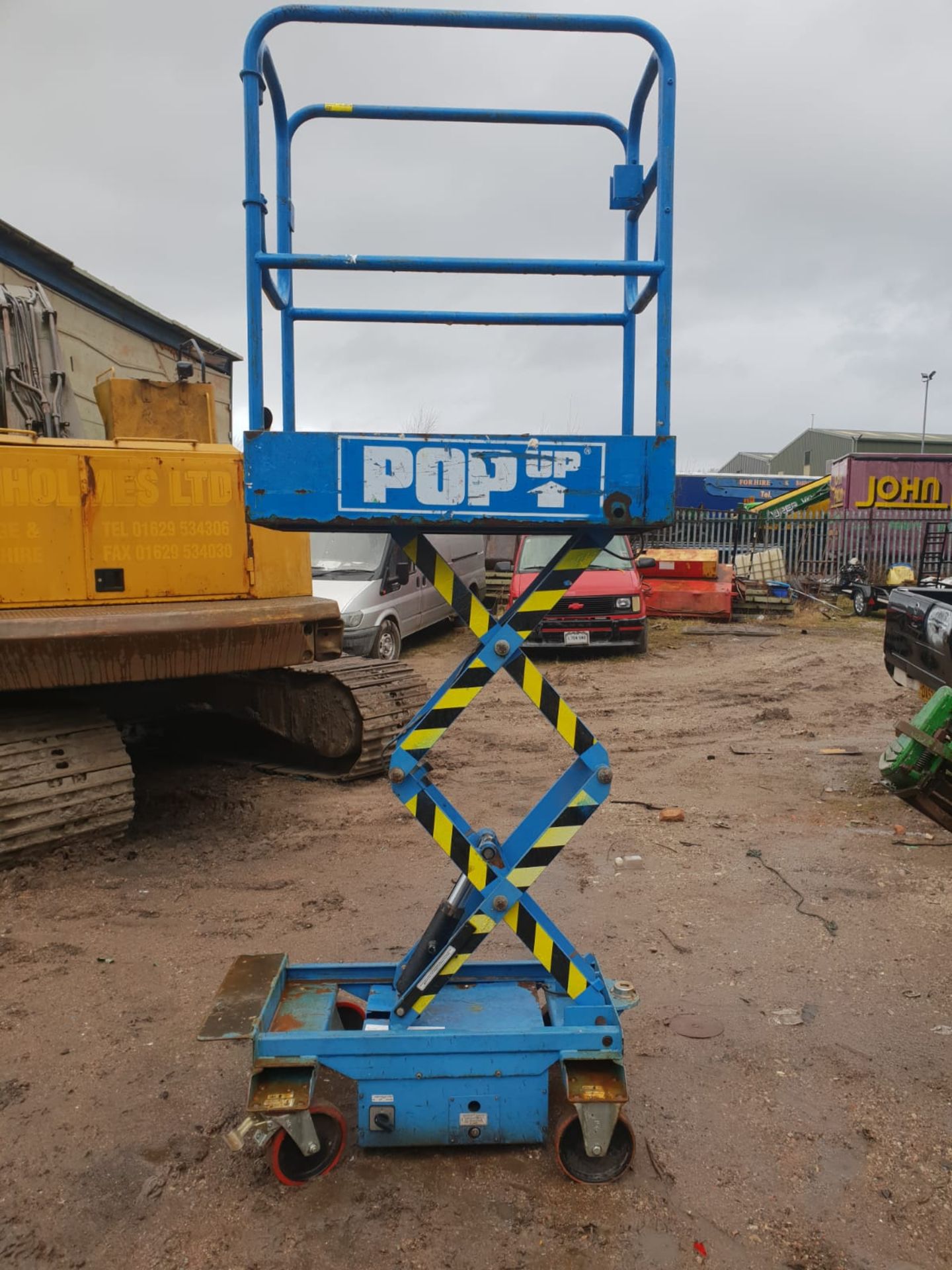 110v / 240v SCISSOR LIFT IN WORKING ORDER, YEAR 2008 *NO VAT* - Image 8 of 8