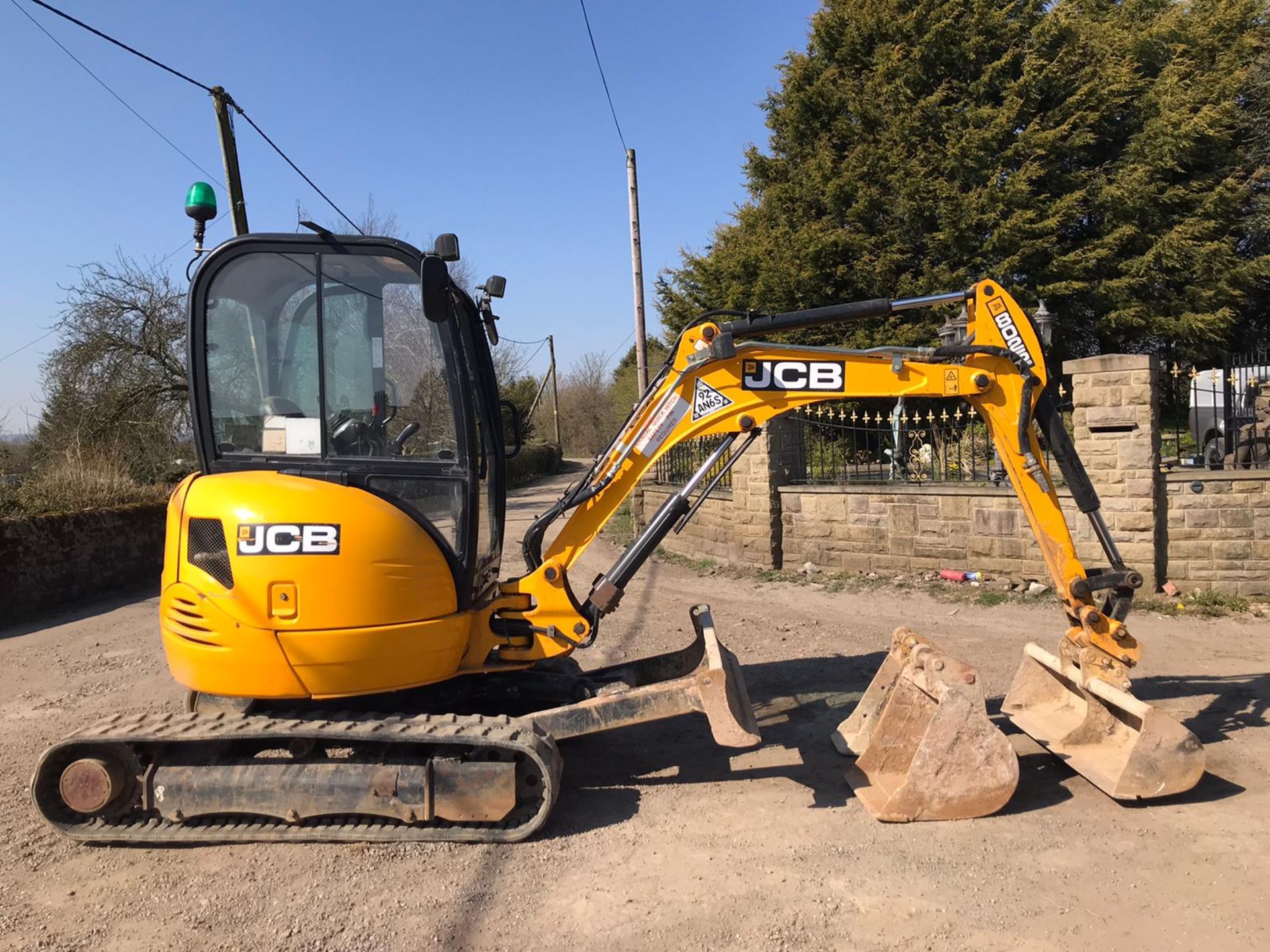 JCB 8025 TRACKED CRAWLER EXCAVATOR, YEAR 2016, C/W 3 X BUCKETS, 1870 HOURS, RUNS & WORKS *PLUS VAT* - Image 3 of 7