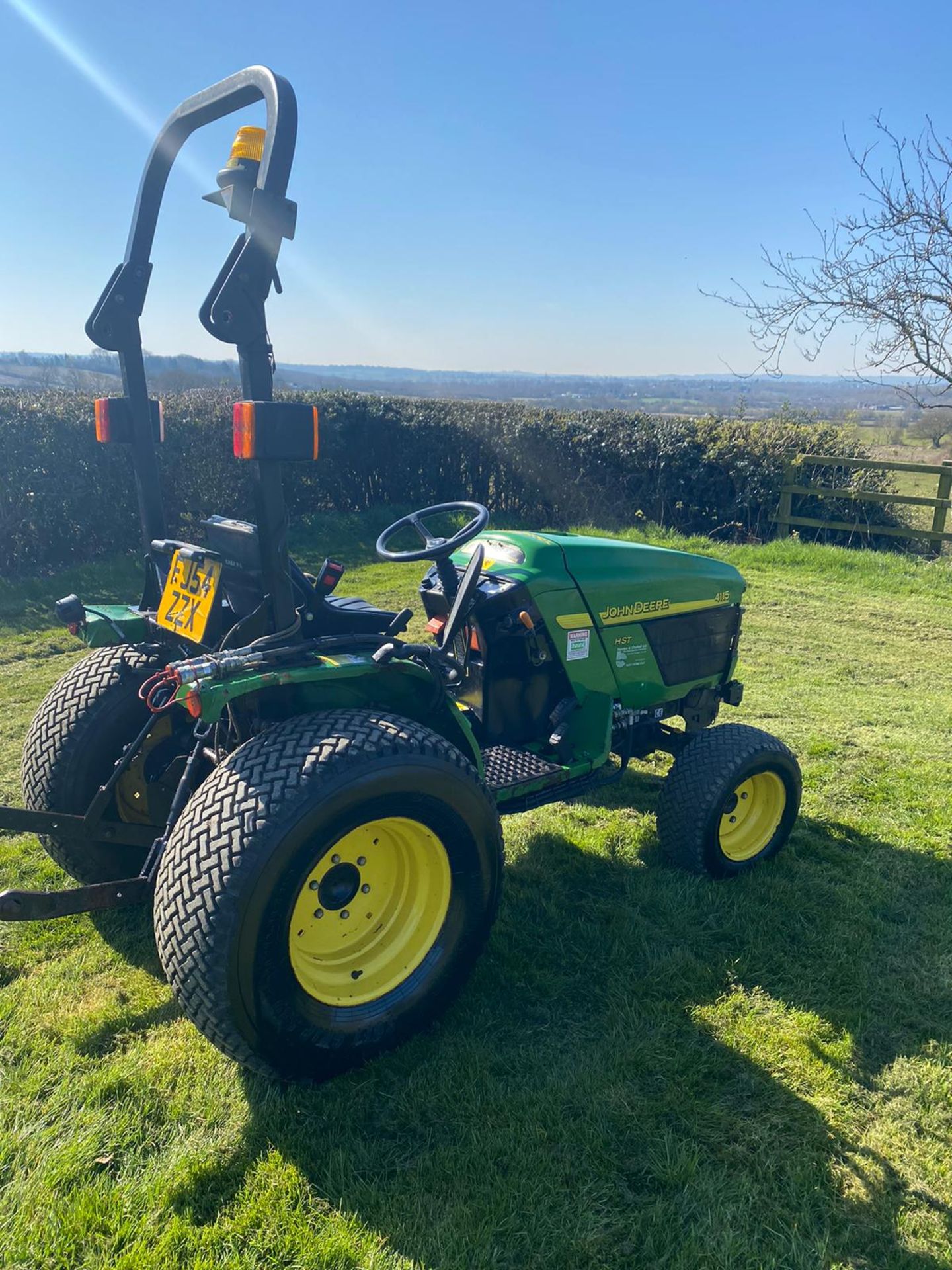 54 REG JOHN DEERE 4115 HYDROSTATIC COMPACT TRACTOR, RUNS, WORKS, DOES WHAT IT SHOULD *PLUS VAT* - Image 3 of 9