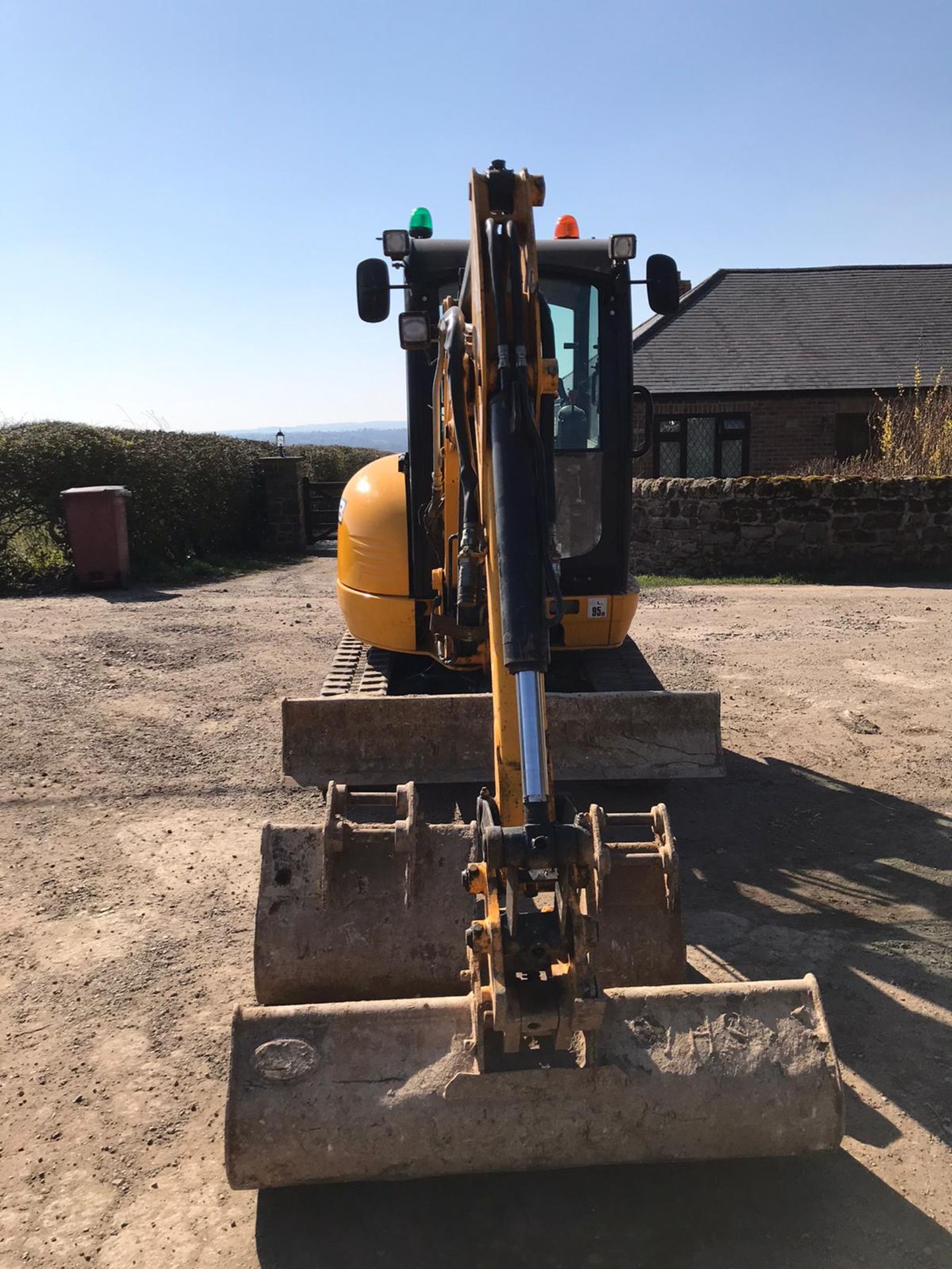 JCB 8025 TRACKED CRAWLER EXCAVATOR, YEAR 2016, C/W 3 X BUCKETS, 1870 HOURS, RUNS & WORKS *PLUS VAT* - Image 2 of 7