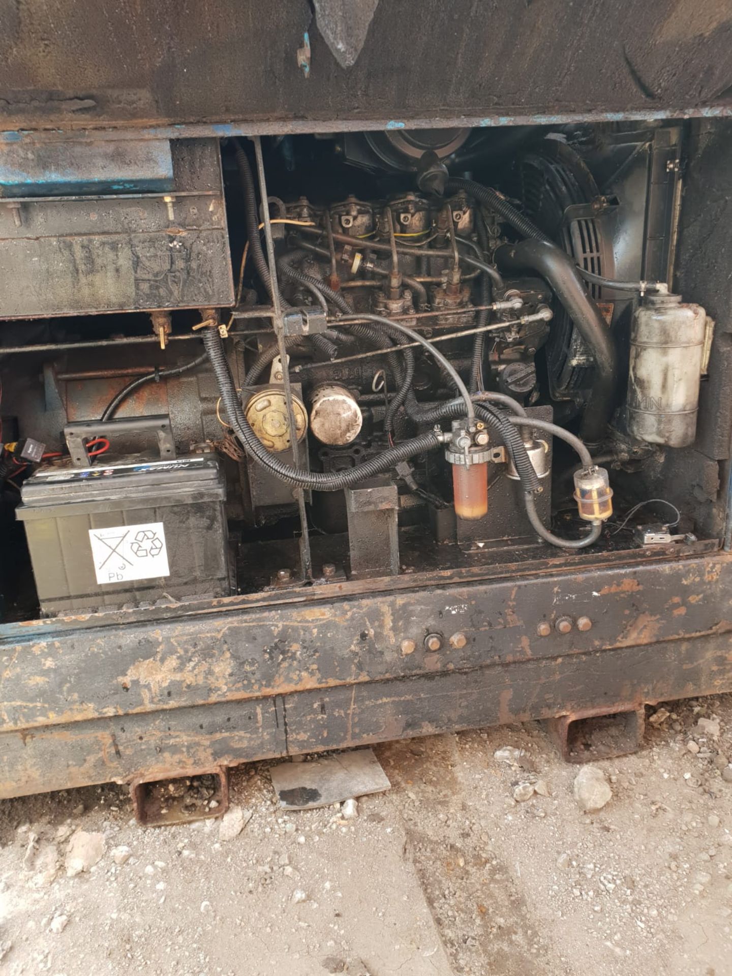 3-CYLINDER DIESEL GENERATOR WELDER 110V SOCKETS, 300 AMP WELDER FULL WORKING ORDER *PLUS VAT* - Image 5 of 6