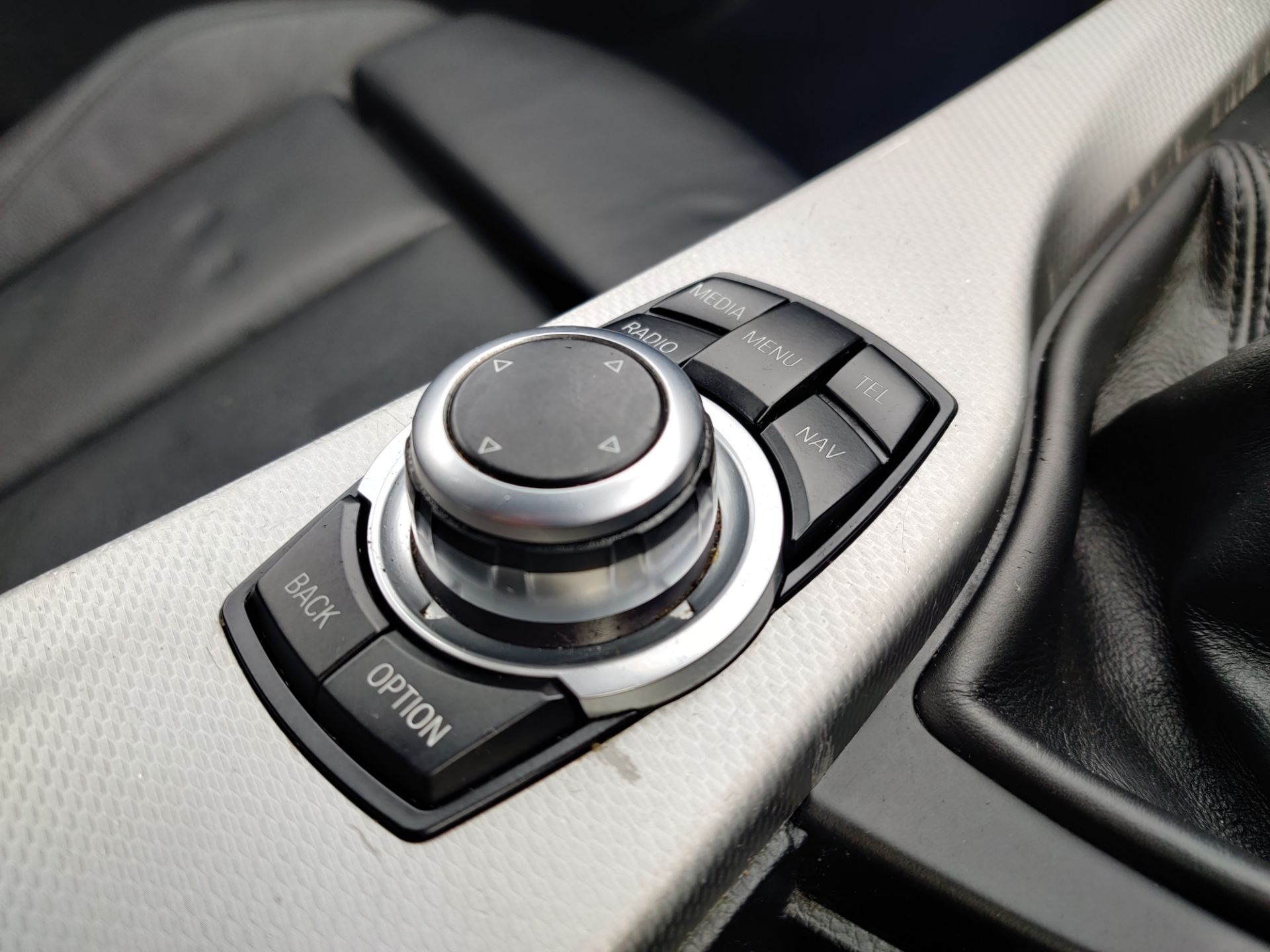 2015/65 REG BMW 318D M SPORT 2.0 DIESEL WHITE 4 DOOR SALOON, SHOWING 0 FORMER KEEPERS *NO VAT* - Image 21 of 23