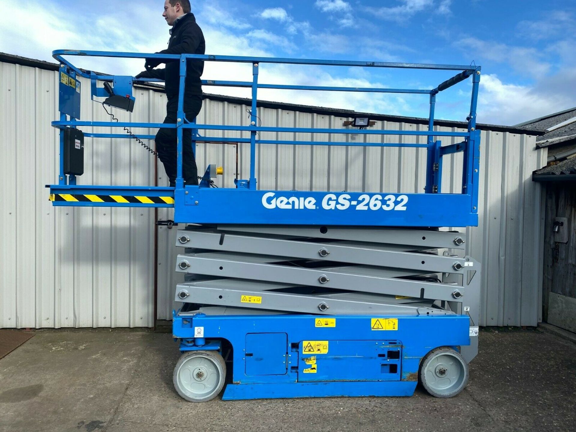 GENIE GS-2632 ACCESS PLATFORM SCISSOR LIFT, YEAR 2014 *PLUS VAT* - Image 7 of 9