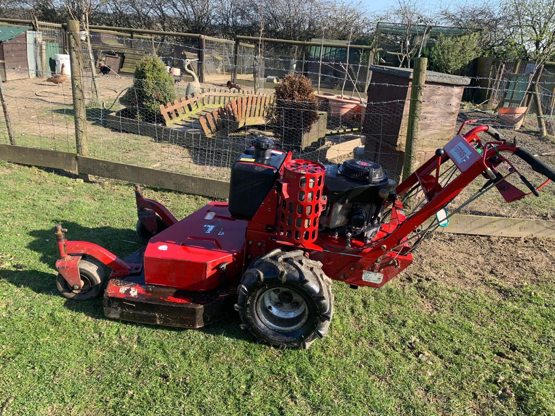 FERRIS HYDROWALK SD COMMERCIAL 36" CUT WALK BEHIND MOWER, YEAR 2007, RUNS, WORKS AND CUTS *PLUS VAT* - Image 3 of 9