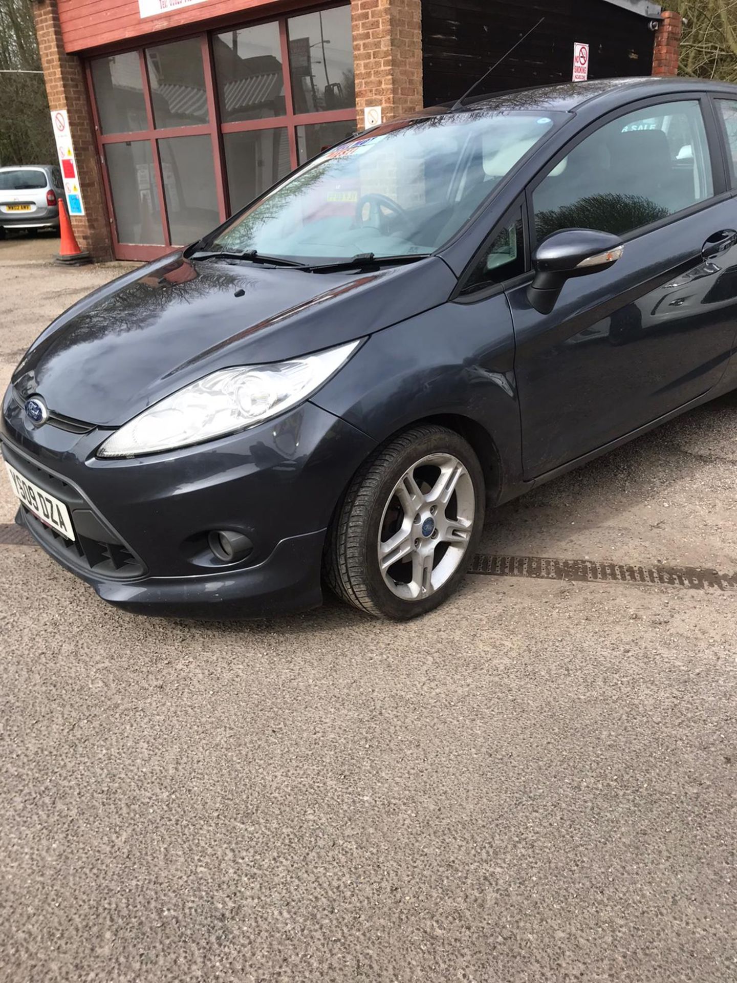 2009/09 REG FORD FIESTA ZETEC S 90 TDCI 1.6 DIESEL 3DR HATCHBACK GREY *NO VAT* - Image 2 of 12