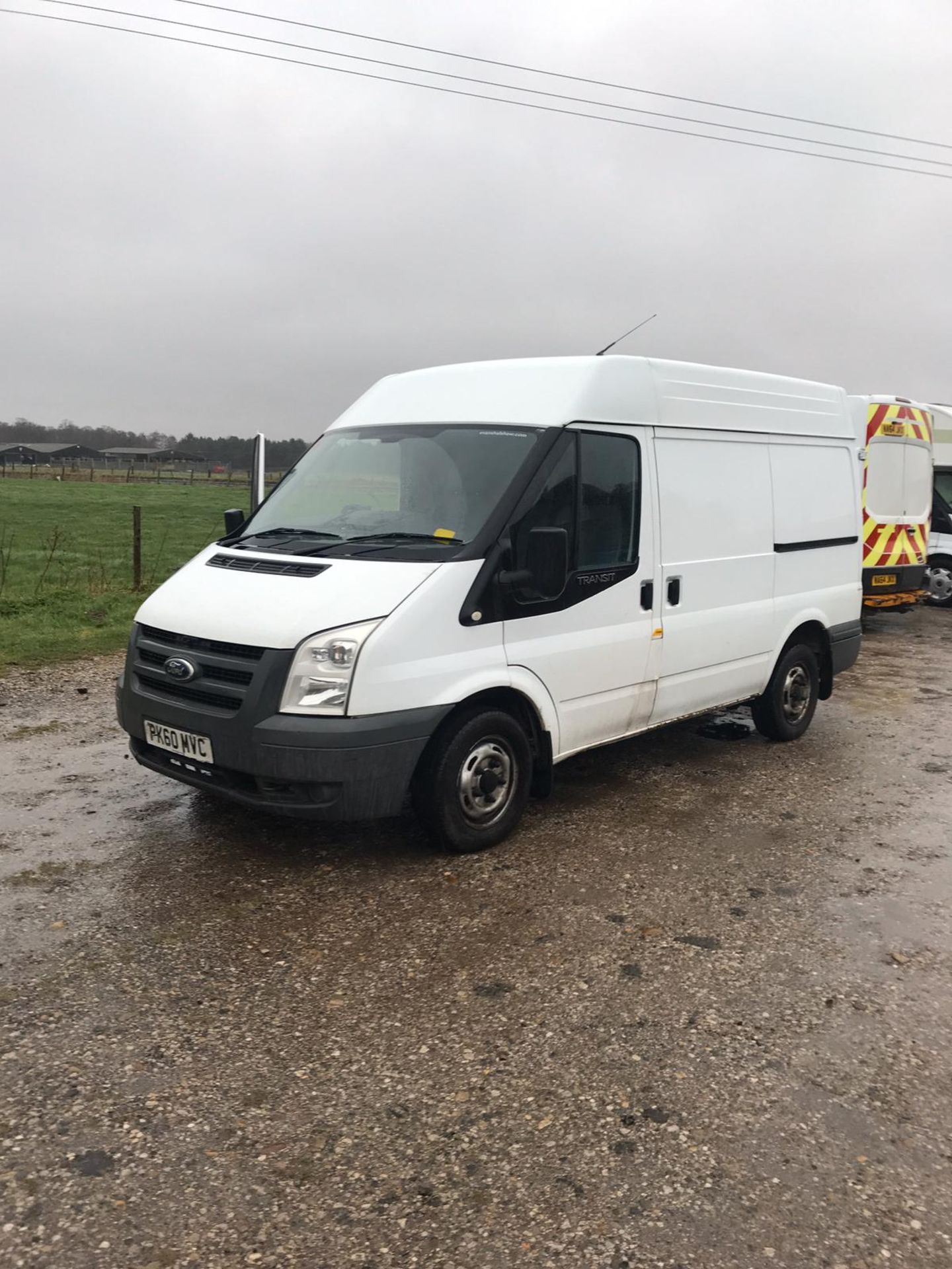 2010/60 REG FORD TRANSIT 85 T260M FWD 2.2 DIESEL PANEL VAN, SHOWING 2 FORMER KEEPERS *NO VAT* - Image 2 of 8